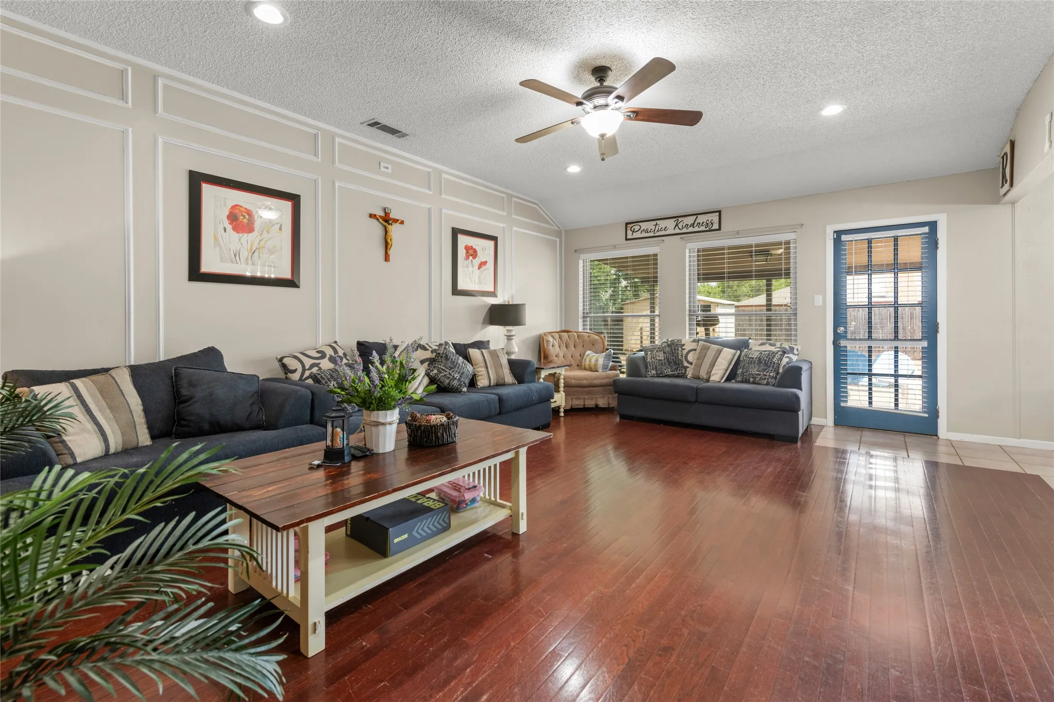 Single Family Residence For Sale in Taylor County , 5241 Meadowick Lane, Abilene, Texas 79606, 3 Bedroom, 2 Bathroom, 2 Garage spaces, 1,708 Sqft, built in 1982, mls#21389939, Real Estate Agent in Abilene, Homes For Sale in Taylor county, Homes For Sale in Abilene, Realtor in Abilene Texas, Real Estate Brokerage Independent Realty Texas, Luminita Cordes Realtor