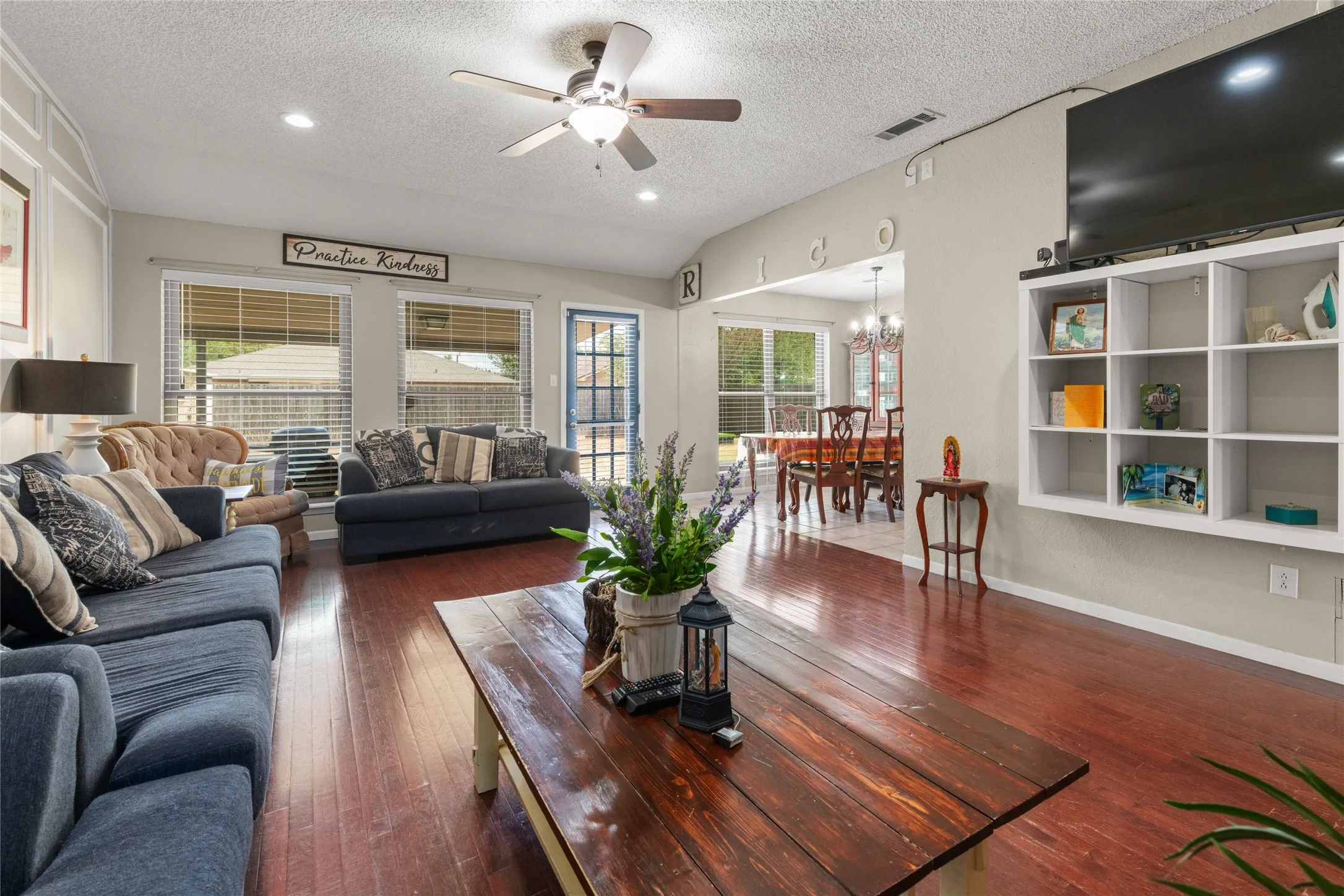 Single Family Residence For Sale in Taylor County , 5241 Meadowick Lane, Abilene, Texas 79606, 3 Bedroom, 2 Bathroom, 2 Garage spaces, 1,708 Sqft, built in 1982, mls#21389939, Real Estate Agent in Abilene, Homes For Sale in Taylor county, Homes For Sale in Abilene, Realtor in Abilene Texas, Real Estate Brokerage Independent Realty Texas, Luminita Cordes Realtor