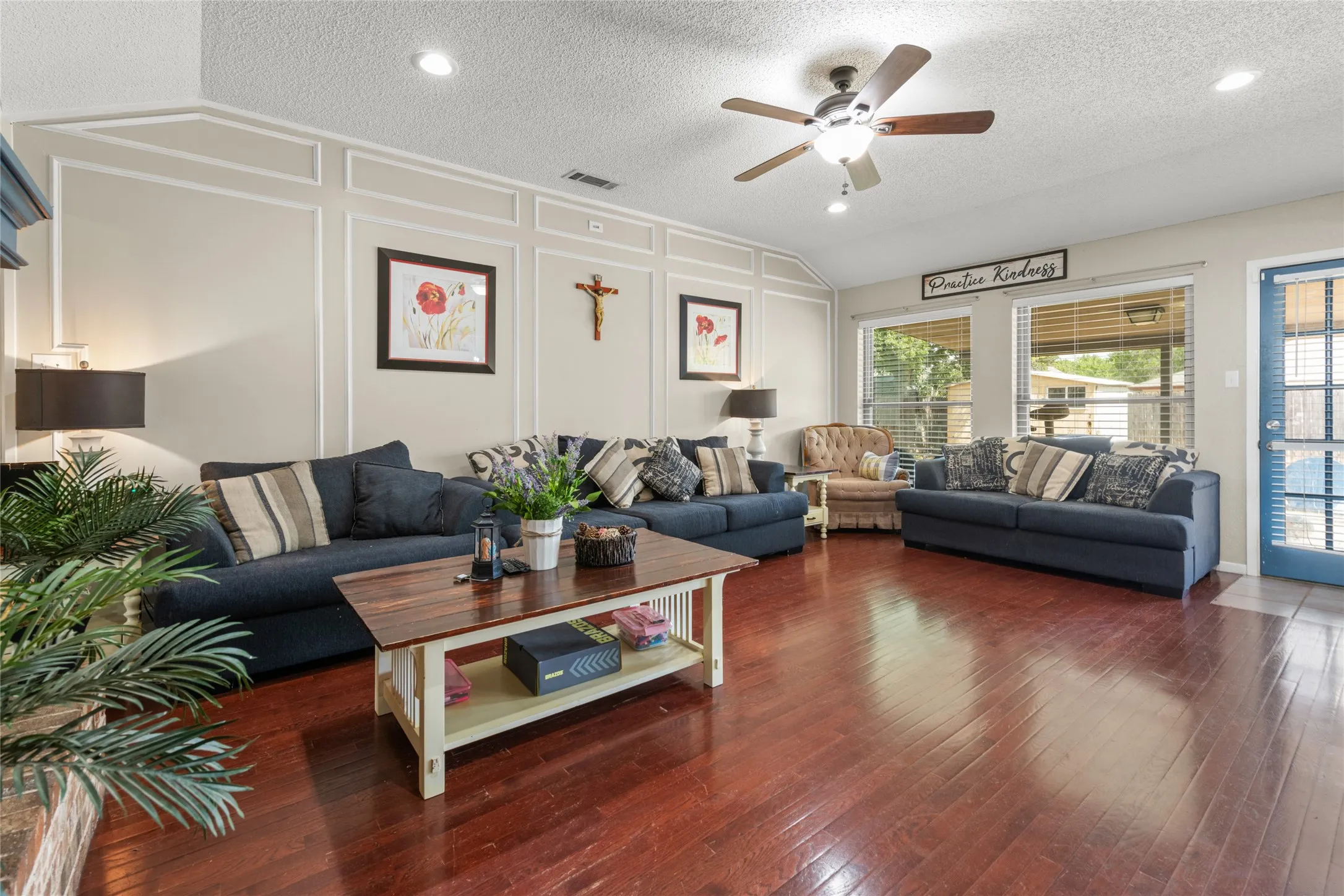 Single Family Residence For Sale in Taylor County , 5241 Meadowick Lane, Abilene, Texas 79606, 3 Bedroom, 2 Bathroom, 2 Garage spaces, 1,708 Sqft, built in 1982, mls#21389939, Real Estate Agent in Abilene, Homes For Sale in Taylor county, Homes For Sale in Abilene, Realtor in Abilene Texas, Real Estate Brokerage Independent Realty Texas, Luminita Cordes Realtor