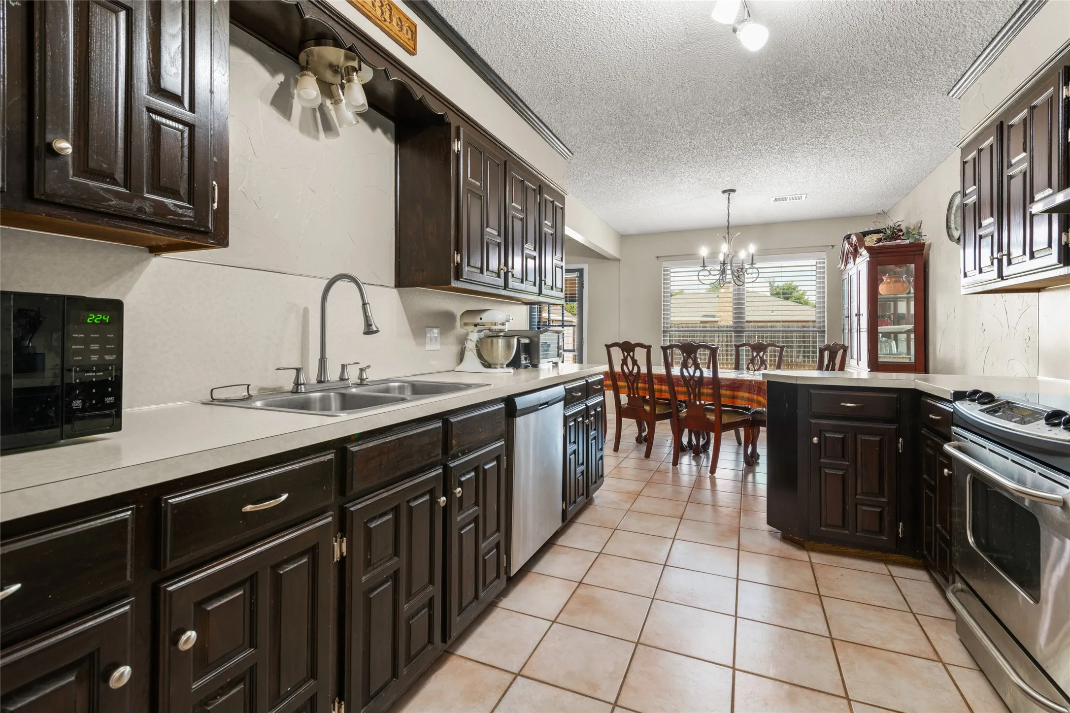 Single Family Residence For Sale in Taylor County , 5241 Meadowick Lane, Abilene, Texas 79606, 3 Bedroom, 2 Bathroom, 2 Garage spaces, 1,708 Sqft, built in 1982, mls#21389939, Real Estate Agent in Abilene, Homes For Sale in Taylor county, Homes For Sale in Abilene, Realtor in Abilene Texas, Real Estate Brokerage Independent Realty Texas, Luminita Cordes Realtor