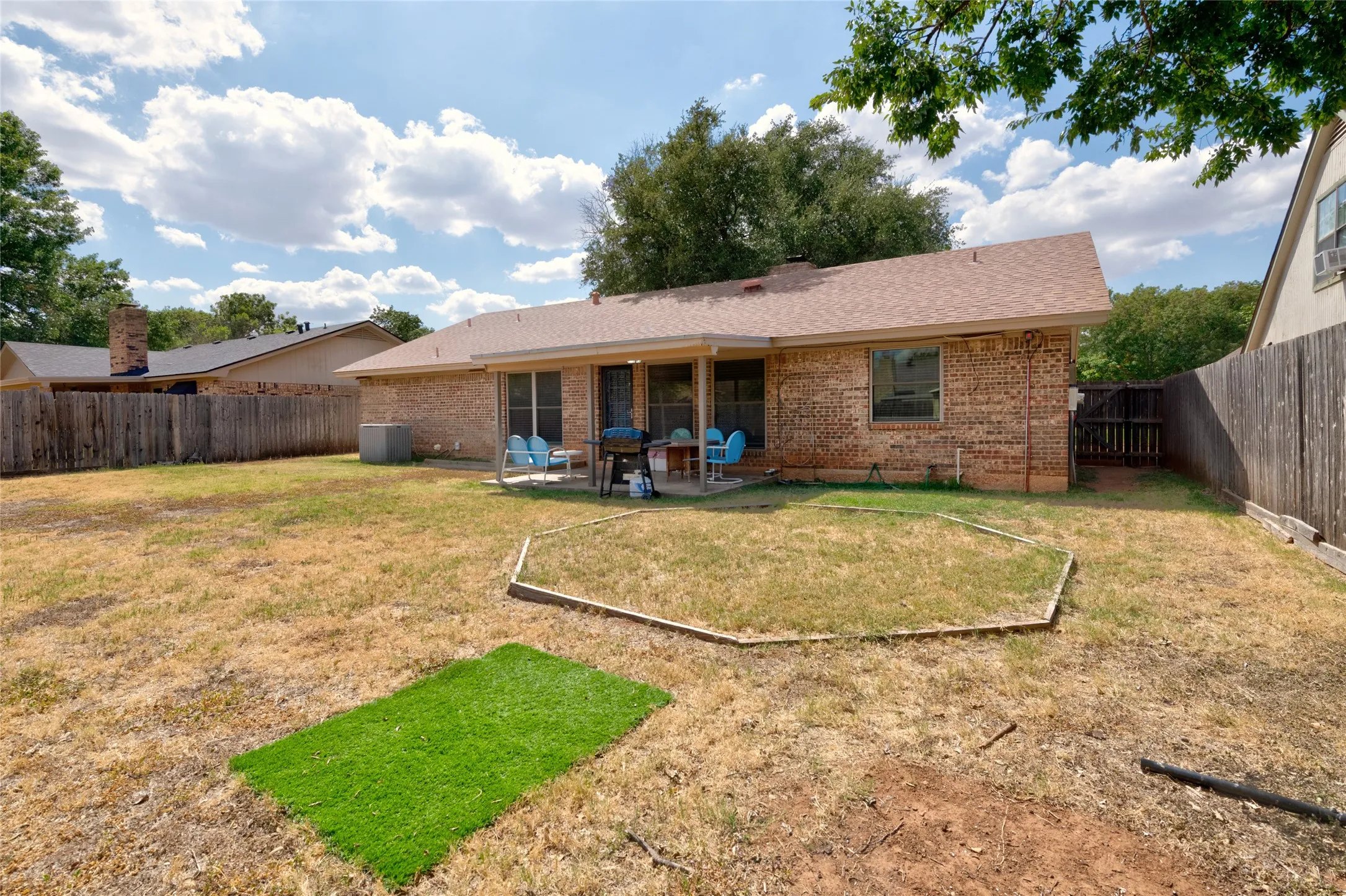 Single Family Residence For Sale in Taylor County , 5241 Meadowick Lane, Abilene, Texas 79606, 3 Bedroom, 2 Bathroom, 2 Garage spaces, 1,708 Sqft, built in 1982, mls#21389939, Real Estate Agent in Abilene, Homes For Sale in Taylor county, Homes For Sale in Abilene, Realtor in Abilene Texas, Real Estate Brokerage Independent Realty Texas, Luminita Cordes Realtor