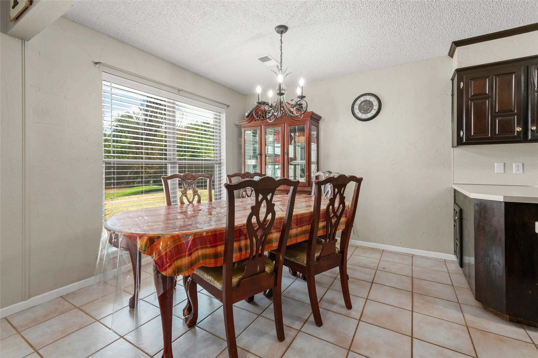 Single Family Residence For Sale in Taylor County , 5241 Meadowick Lane, Abilene, Texas 79606, 3 Bedroom, 2 Bathroom, 2 Garage spaces, 1,708 Sqft, built in 1982, mls#21389939, Real Estate Agent in Abilene, Homes For Sale in Taylor county, Homes For Sale in Abilene, Realtor in Abilene Texas, Real Estate Brokerage Independent Realty Texas, Luminita Cordes Realtor
