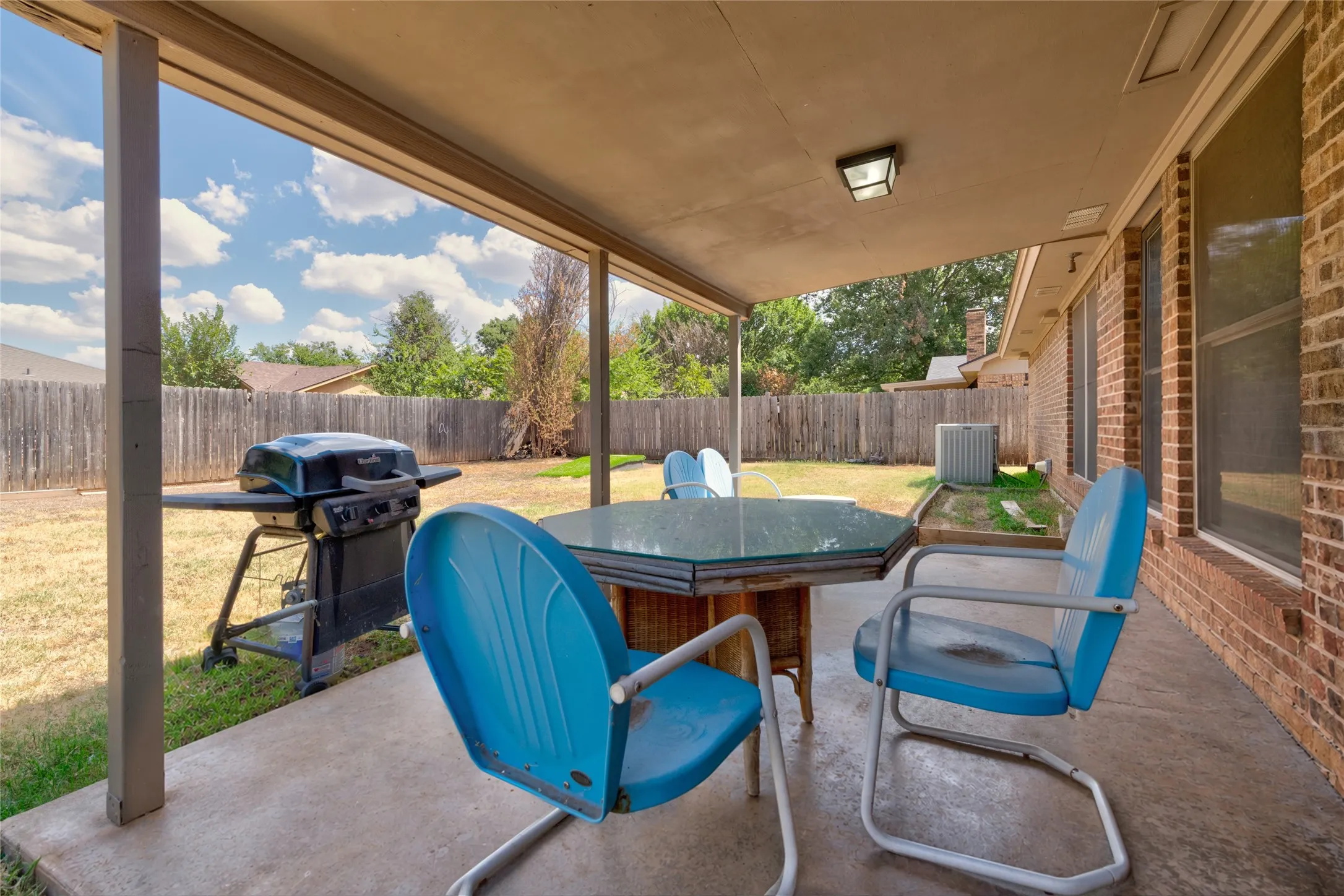 Single Family Residence For Sale in Taylor County , 5241 Meadowick Lane, Abilene, Texas 79606, 3 Bedroom, 2 Bathroom, 2 Garage spaces, 1,708 Sqft, built in 1982, mls#21389939, Real Estate Agent in Abilene, Homes For Sale in Taylor county, Homes For Sale in Abilene, Realtor in Abilene Texas, Real Estate Brokerage Independent Realty Texas, Luminita Cordes Realtor