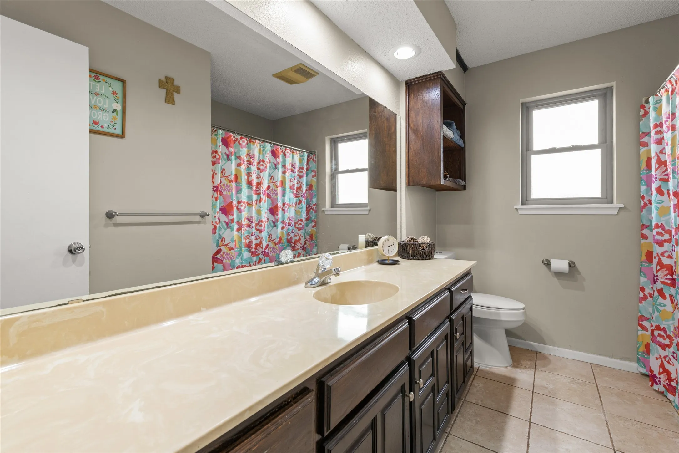 Single Family Residence For Sale in Taylor County , 5241 Meadowick Lane, Abilene, Texas 79606, 3 Bedroom, 2 Bathroom, 2 Garage spaces, 1,708 Sqft, built in 1982, mls#21389939, Real Estate Agent in Abilene, Homes For Sale in Taylor county, Homes For Sale in Abilene, Realtor in Abilene Texas, Real Estate Brokerage Independent Realty Texas, Luminita Cordes Realtor