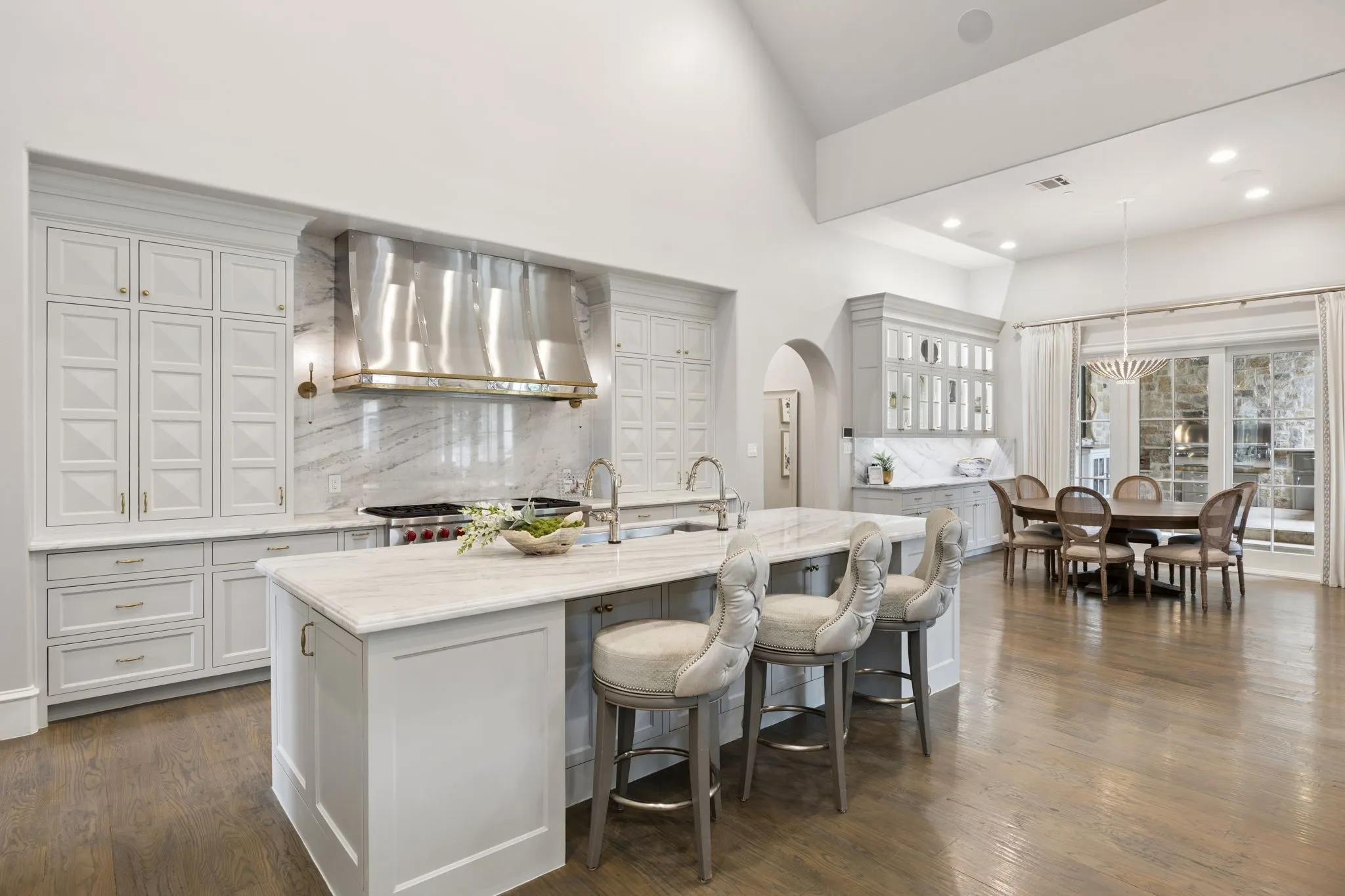 Single Family Residence For Sale in Tarrant County , 2001 Brazos Court, Westlake, Texas 76262, 5 Bedroom, 8 Bathroom, 5 Garage spaces, 8,959 Sqft, built in 2016, mls#21386182, Real Estate Agent in Westlake, Homes For Sale in Tarrant county, Homes For Sale in Westlake, Realtor in Westlake Texas, Real Estate Brokerage Independent Realty Texas, Luminita Cordes Realtor
