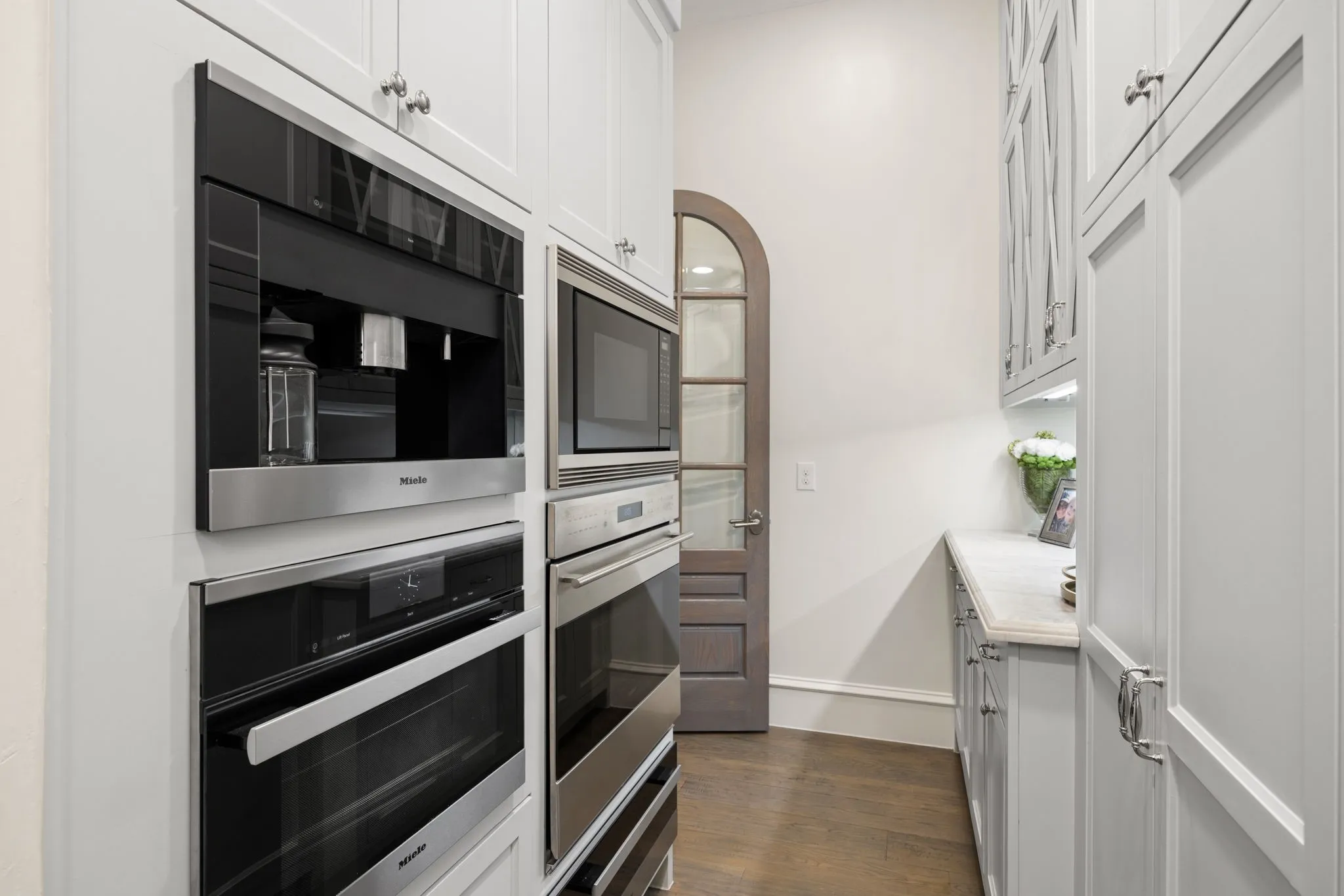 Single Family Residence For Sale in Tarrant County , 2001 Brazos Court, Westlake, Texas 76262, 5 Bedroom, 8 Bathroom, 5 Garage spaces, 8,959 Sqft, built in 2016, mls#21386182, Real Estate Agent in Westlake, Homes For Sale in Tarrant county, Homes For Sale in Westlake, Realtor in Westlake Texas, Real Estate Brokerage Independent Realty Texas, Luminita Cordes Realtor