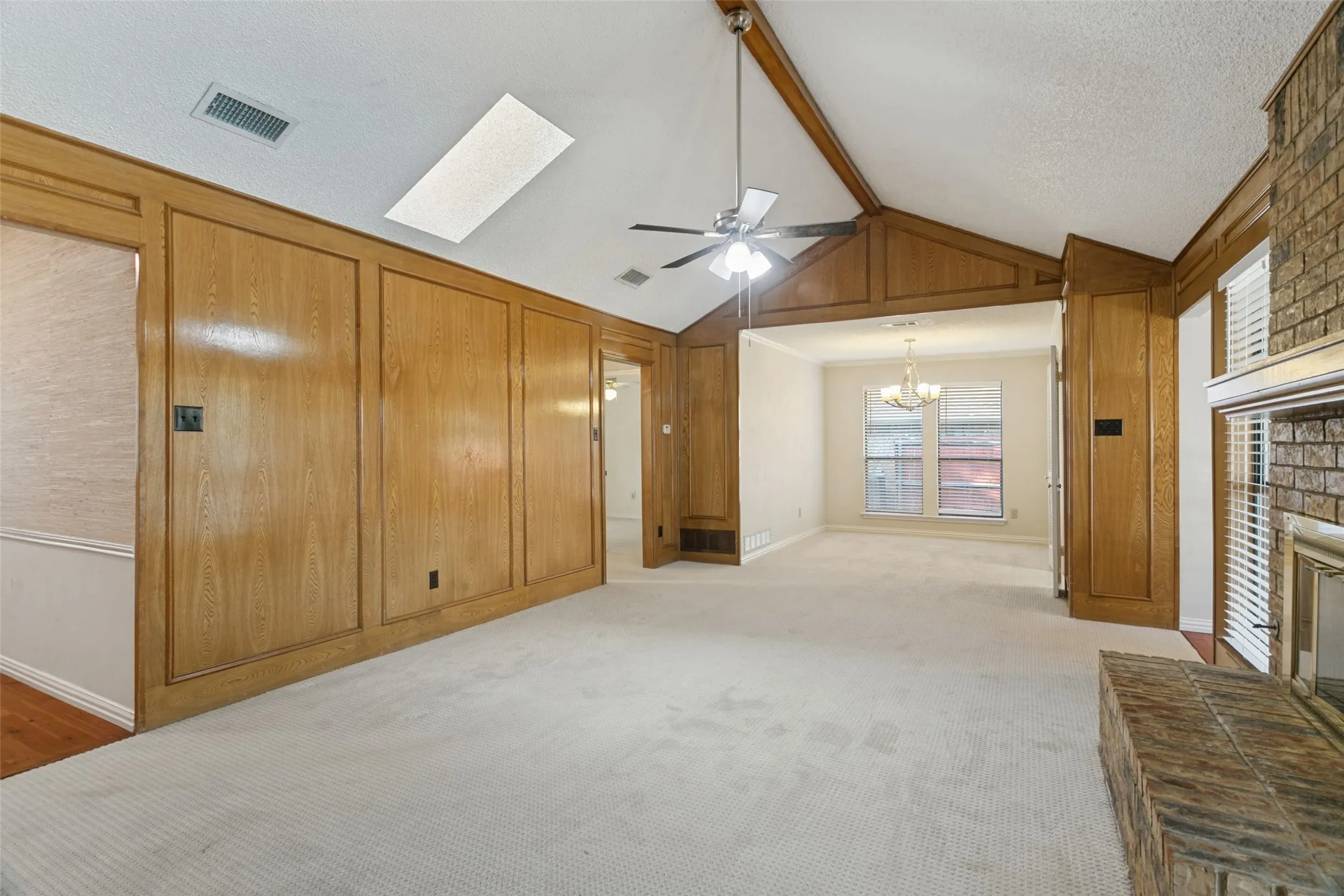 Single Family Residence For Sale in Denton County , 1927 E Branch Hollow Drive, Carrollton, Texas 75007, 3 Bedroom, 2 Bathroom, 2 Garage spaces, 1,804 Sqft, built in 1983, mls#21389717, Real Estate Agent in Carrollton, Homes For Sale in Denton county, Homes For Sale in Carrollton, Realtor in Carrollton Texas, Real Estate Brokerage Independent Realty Texas, Luminita Cordes Realtor