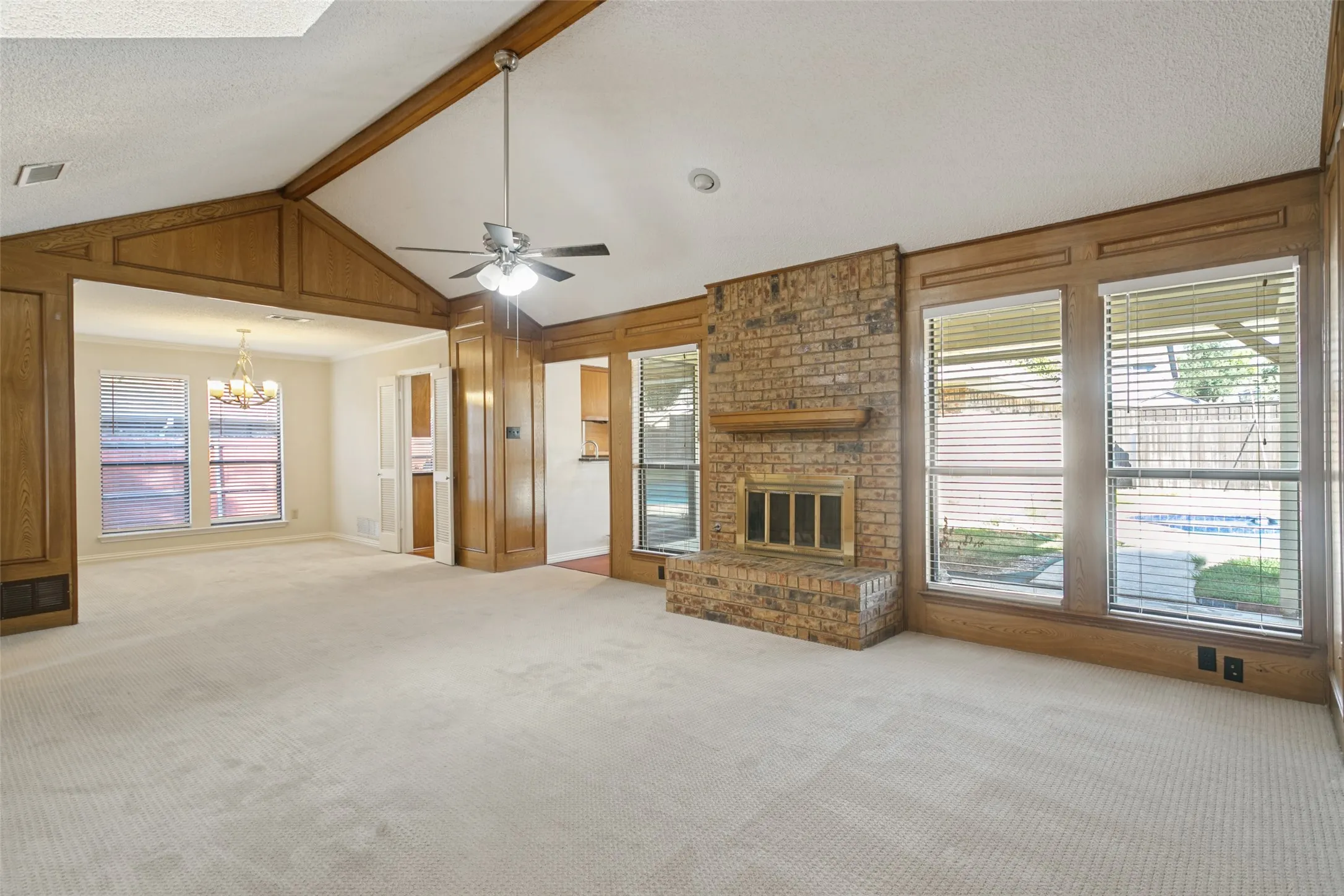 Single Family Residence For Sale in Denton County , 1927 E Branch Hollow Drive, Carrollton, Texas 75007, 3 Bedroom, 2 Bathroom, 2 Garage spaces, 1,804 Sqft, built in 1983, mls#21389717, Real Estate Agent in Carrollton, Homes For Sale in Denton county, Homes For Sale in Carrollton, Realtor in Carrollton Texas, Real Estate Brokerage Independent Realty Texas, Luminita Cordes Realtor