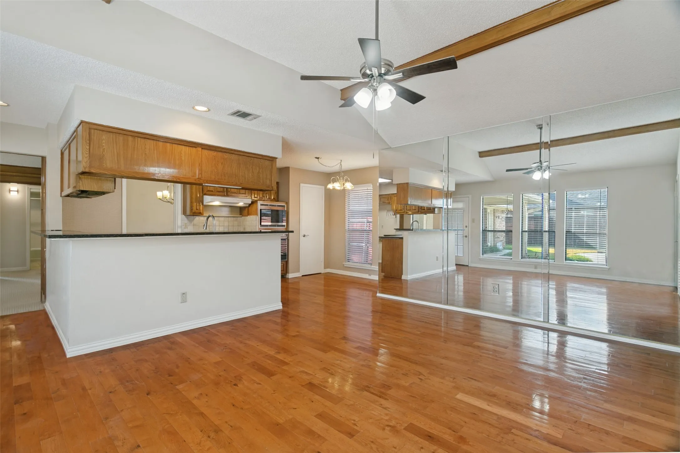 Single Family Residence For Sale in Denton County , 1927 E Branch Hollow Drive, Carrollton, Texas 75007, 3 Bedroom, 2 Bathroom, 2 Garage spaces, 1,804 Sqft, built in 1983, mls#21389717, Real Estate Agent in Carrollton, Homes For Sale in Denton county, Homes For Sale in Carrollton, Realtor in Carrollton Texas, Real Estate Brokerage Independent Realty Texas, Luminita Cordes Realtor