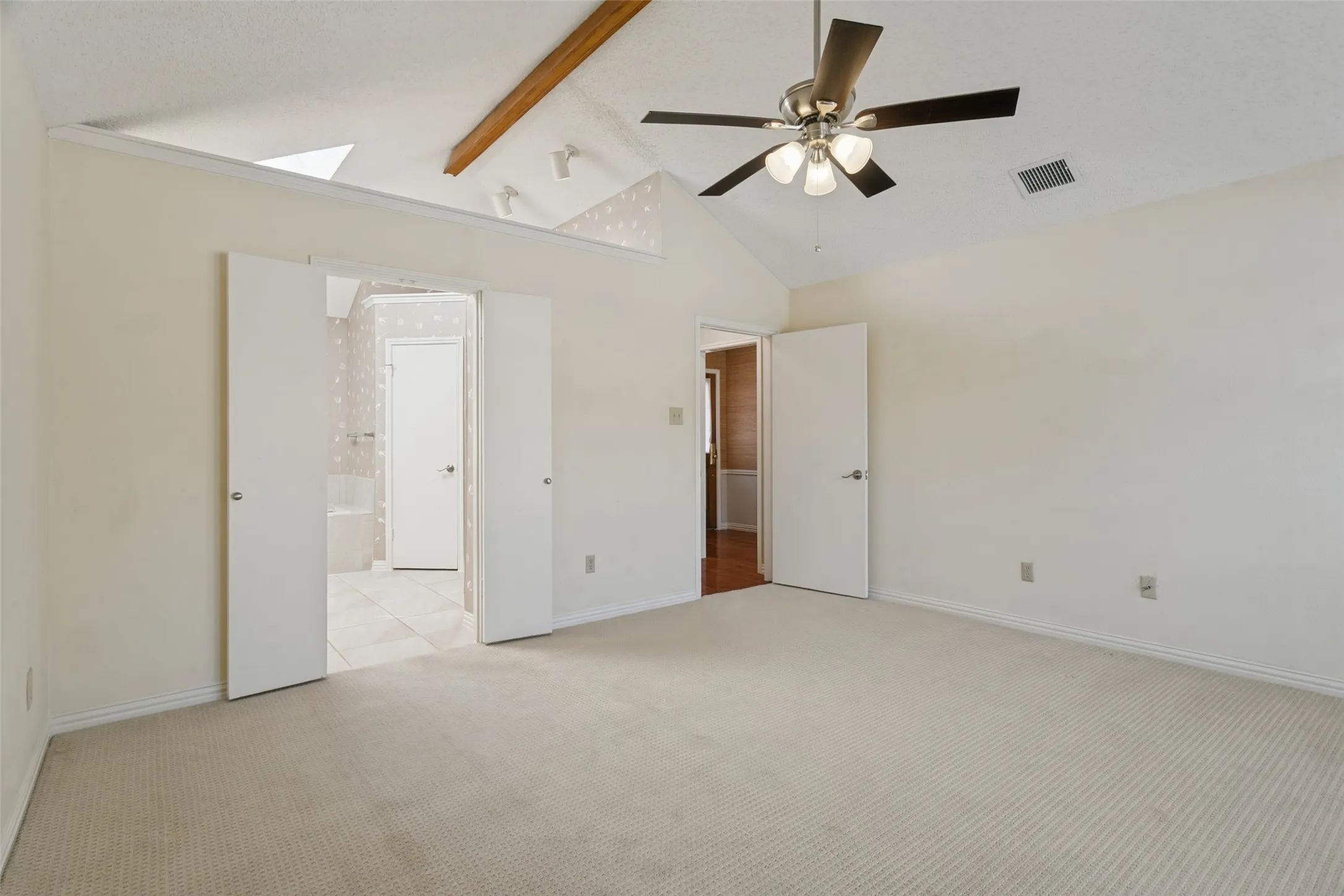 Single Family Residence For Sale in Denton County , 1927 E Branch Hollow Drive, Carrollton, Texas 75007, 3 Bedroom, 2 Bathroom, 2 Garage spaces, 1,804 Sqft, built in 1983, mls#21389717, Real Estate Agent in Carrollton, Homes For Sale in Denton county, Homes For Sale in Carrollton, Realtor in Carrollton Texas, Real Estate Brokerage Independent Realty Texas, Luminita Cordes Realtor
