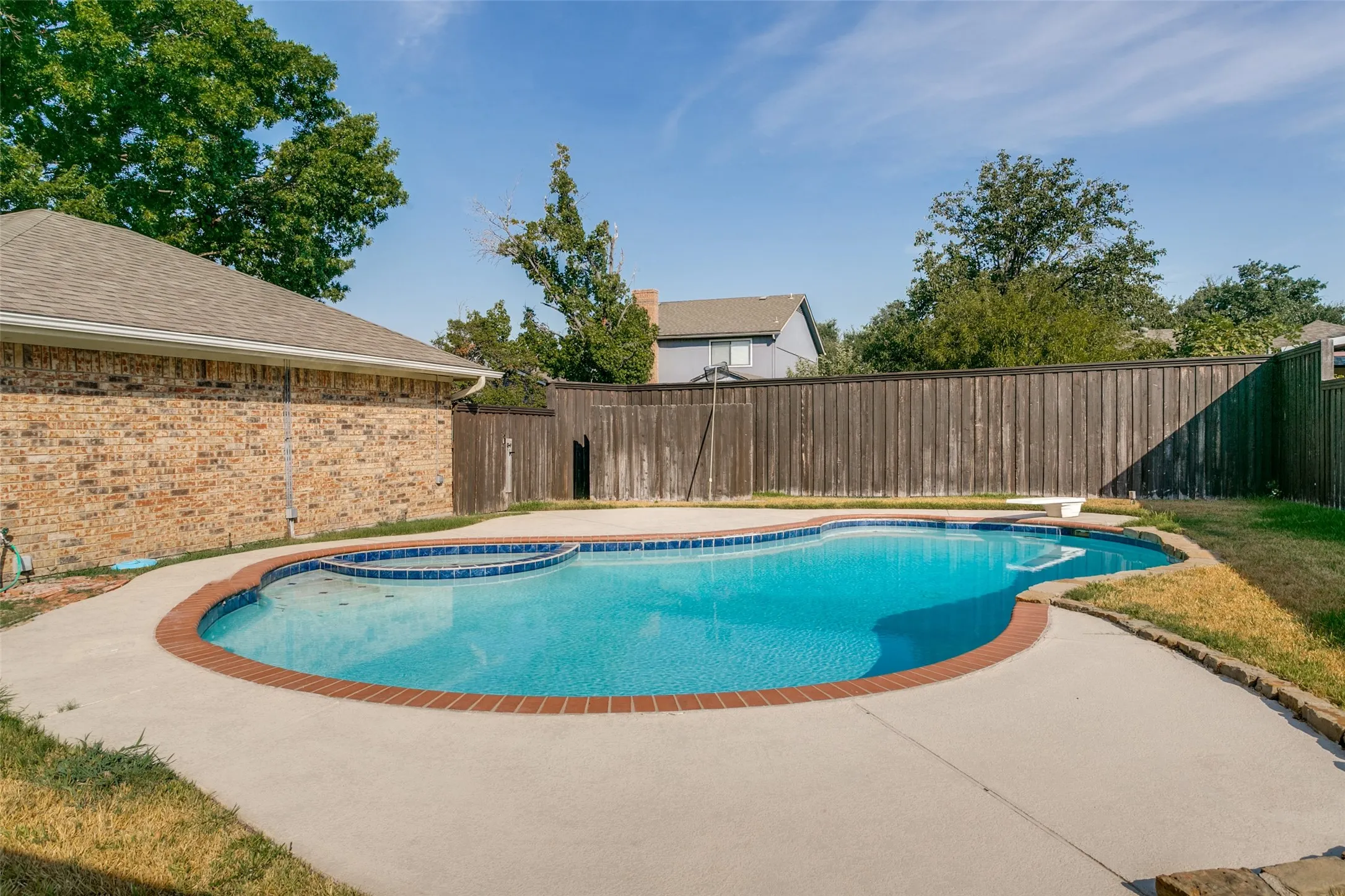 Single Family Residence For Sale in Denton County , 1927 E Branch Hollow Drive, Carrollton, Texas 75007, 3 Bedroom, 2 Bathroom, 2 Garage spaces, 1,804 Sqft, built in 1983, mls#21389717, Real Estate Agent in Carrollton, Homes For Sale in Denton county, Homes For Sale in Carrollton, Realtor in Carrollton Texas, Real Estate Brokerage Independent Realty Texas, Luminita Cordes Realtor