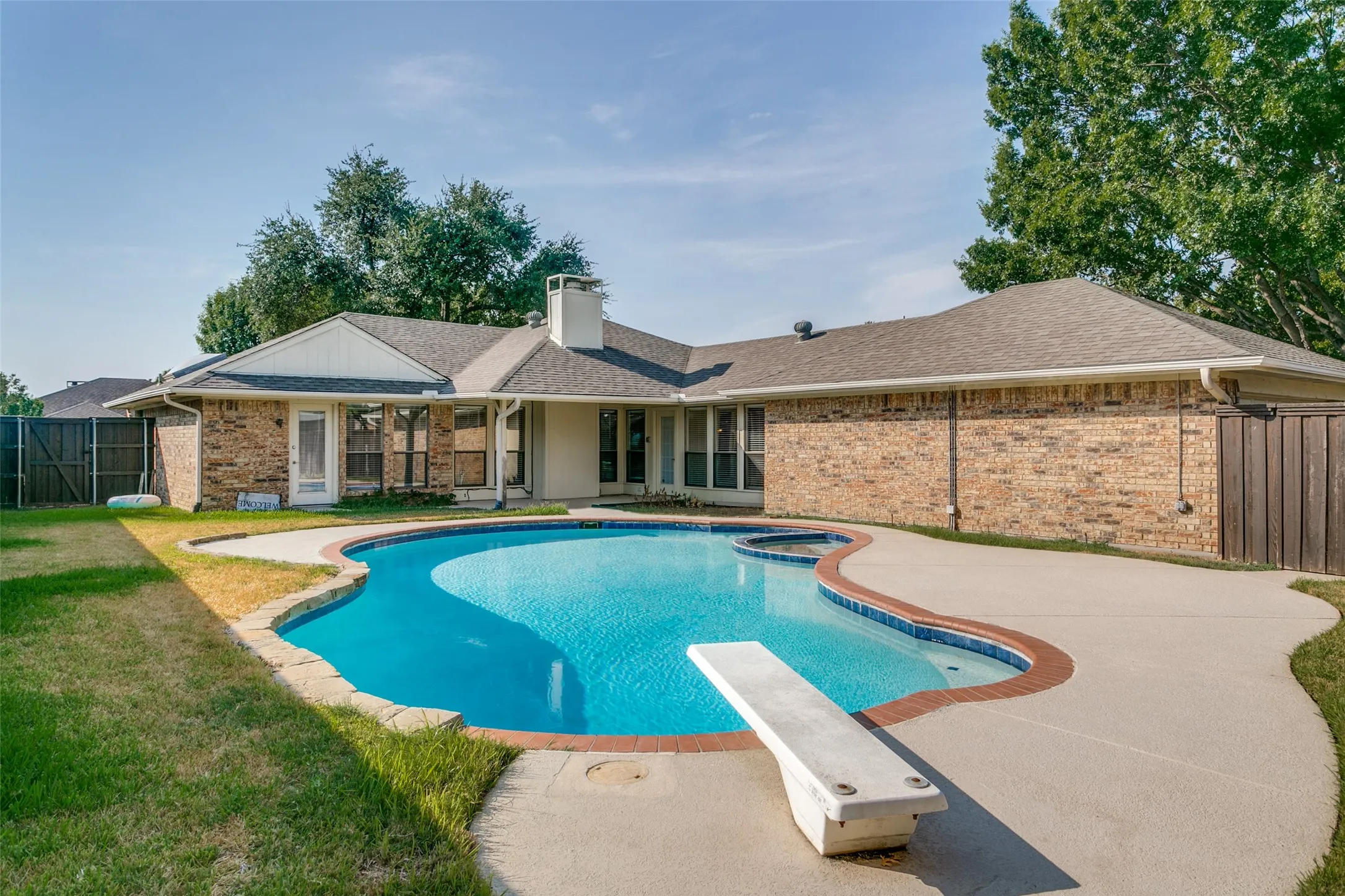 Single Family Residence For Sale in Denton County , 1927 E Branch Hollow Drive, Carrollton, Texas 75007, 3 Bedroom, 2 Bathroom, 2 Garage spaces, 1,804 Sqft, built in 1983, mls#21389717, Real Estate Agent in Carrollton, Homes For Sale in Denton county, Homes For Sale in Carrollton, Realtor in Carrollton Texas, Real Estate Brokerage Independent Realty Texas, Luminita Cordes Realtor