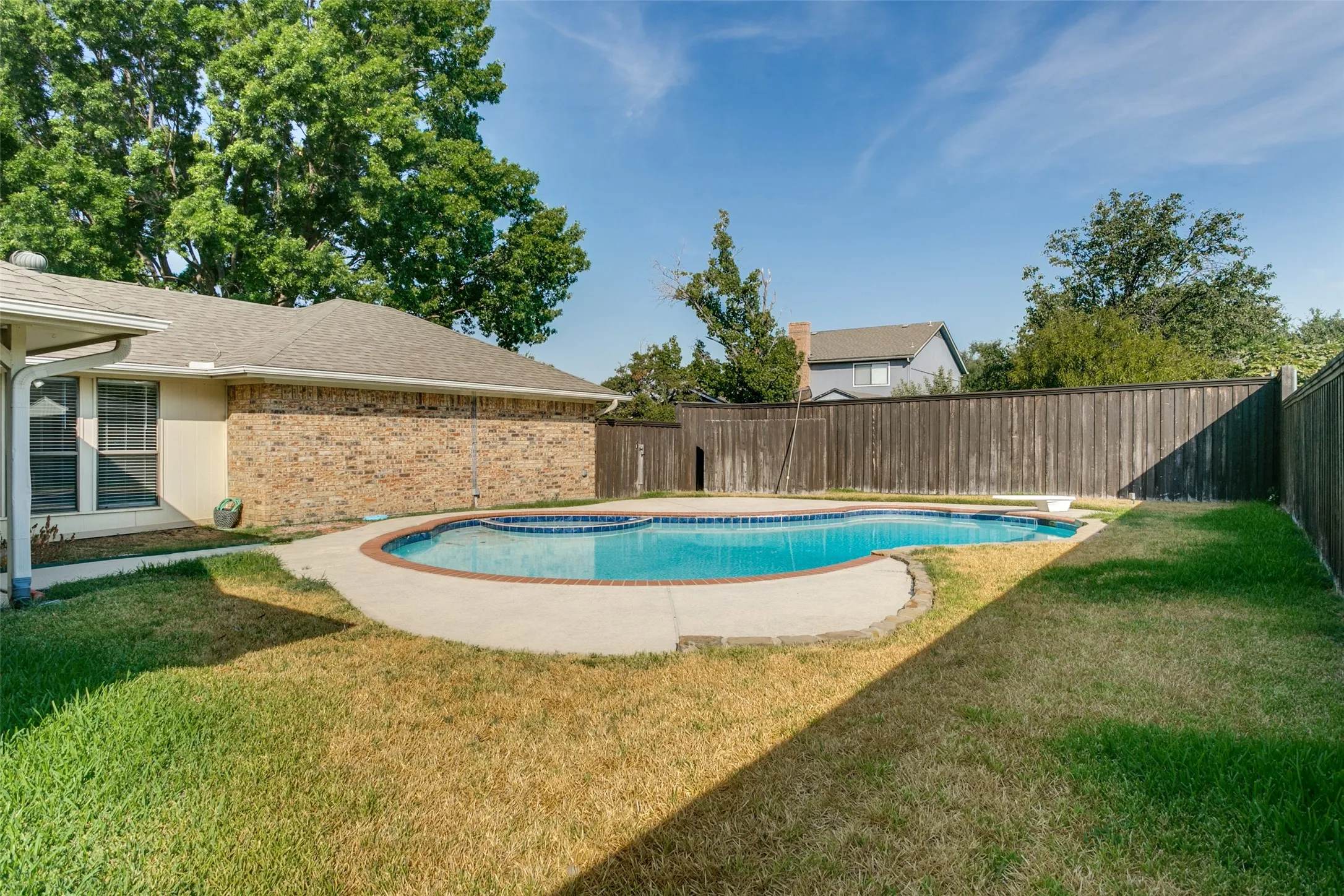 Single Family Residence For Sale in Denton County , 1927 E Branch Hollow Drive, Carrollton, Texas 75007, 3 Bedroom, 2 Bathroom, 2 Garage spaces, 1,804 Sqft, built in 1983, mls#21389717, Real Estate Agent in Carrollton, Homes For Sale in Denton county, Homes For Sale in Carrollton, Realtor in Carrollton Texas, Real Estate Brokerage Independent Realty Texas, Luminita Cordes Realtor