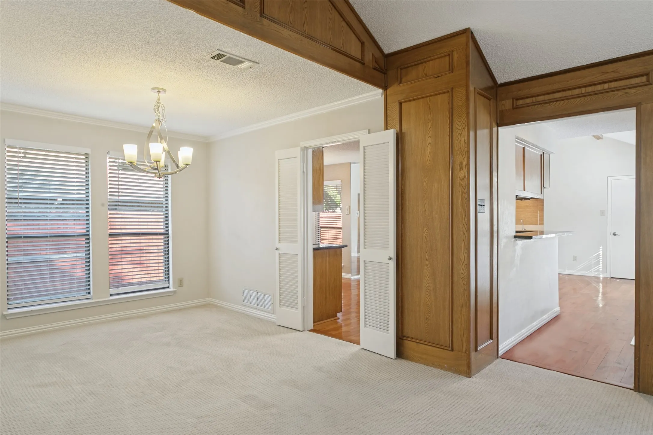 Single Family Residence For Sale in Denton County , 1927 E Branch Hollow Drive, Carrollton, Texas 75007, 3 Bedroom, 2 Bathroom, 2 Garage spaces, 1,804 Sqft, built in 1983, mls#21389717, Real Estate Agent in Carrollton, Homes For Sale in Denton county, Homes For Sale in Carrollton, Realtor in Carrollton Texas, Real Estate Brokerage Independent Realty Texas, Luminita Cordes Realtor