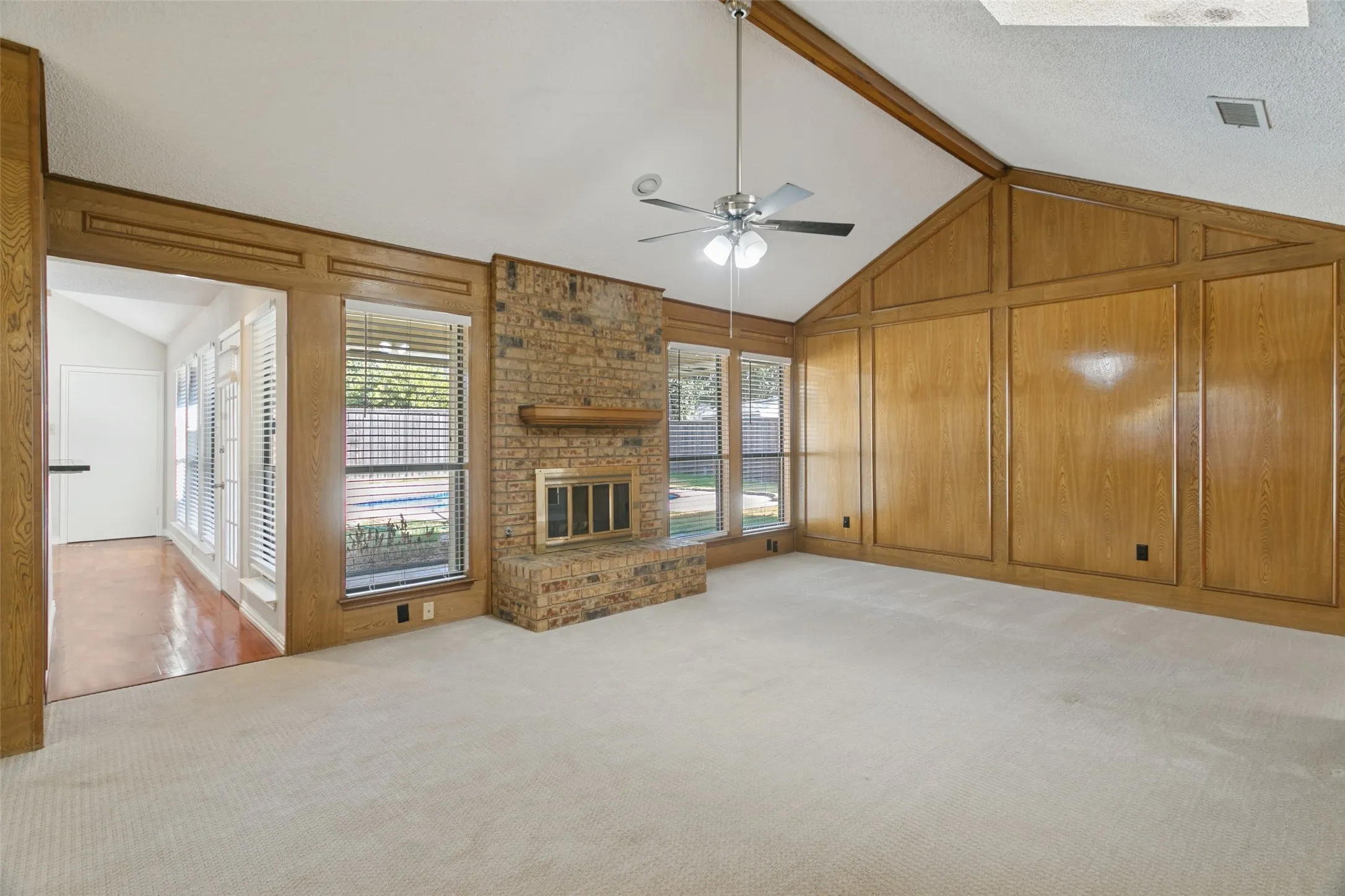 Single Family Residence For Sale in Denton County , 1927 E Branch Hollow Drive, Carrollton, Texas 75007, 3 Bedroom, 2 Bathroom, 2 Garage spaces, 1,804 Sqft, built in 1983, mls#21389717, Real Estate Agent in Carrollton, Homes For Sale in Denton county, Homes For Sale in Carrollton, Realtor in Carrollton Texas, Real Estate Brokerage Independent Realty Texas, Luminita Cordes Realtor