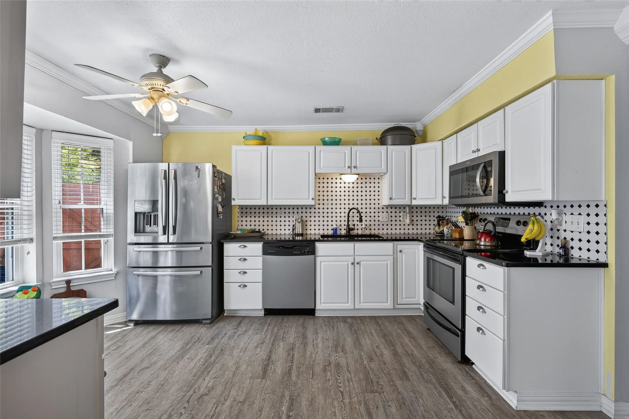 Single Family Residence For Sale in Henderson County , 109 Lilac Lane, Gun Barrel City, Texas 75156, 4 Bedroom, 3 Bathroom, 2 Garage spaces, 1,984 Sqft, built in 1966, mls#21386463, Real Estate Agent in Gun Barrel City, Homes For Sale in Henderson county, Homes For Sale in Gun Barrel City, Realtor in Gun Barrel City Texas, Real Estate Brokerage Independent Realty Texas, Luminita Cordes Realtor