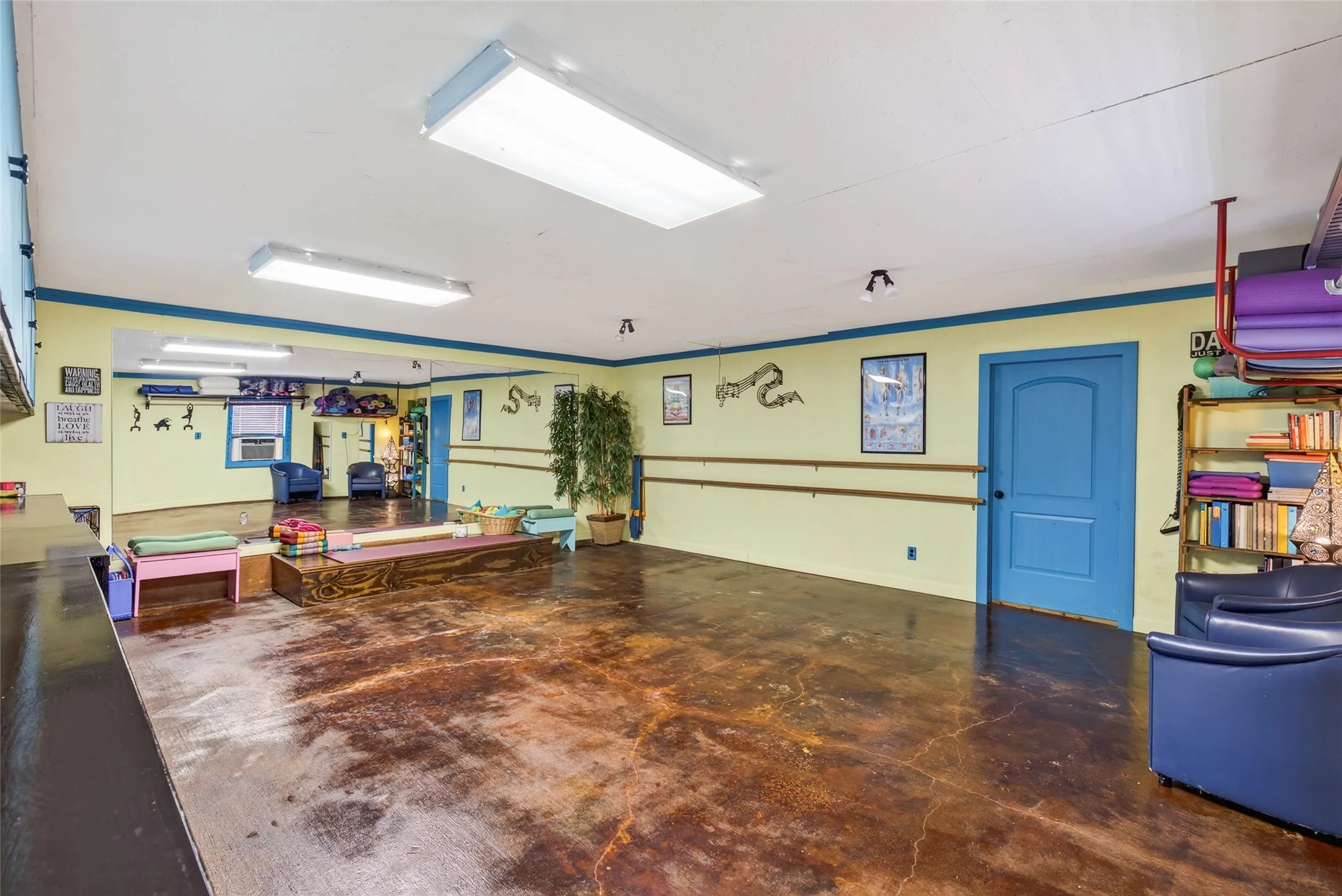 Single Family Residence For Sale in Henderson County , 109 Lilac Lane, Gun Barrel City, Texas 75156, 4 Bedroom, 3 Bathroom, 2 Garage spaces, 1,984 Sqft, built in 1966, mls#21386463, Real Estate Agent in Gun Barrel City, Homes For Sale in Henderson county, Homes For Sale in Gun Barrel City, Realtor in Gun Barrel City Texas, Real Estate Brokerage Independent Realty Texas, Luminita Cordes Realtor