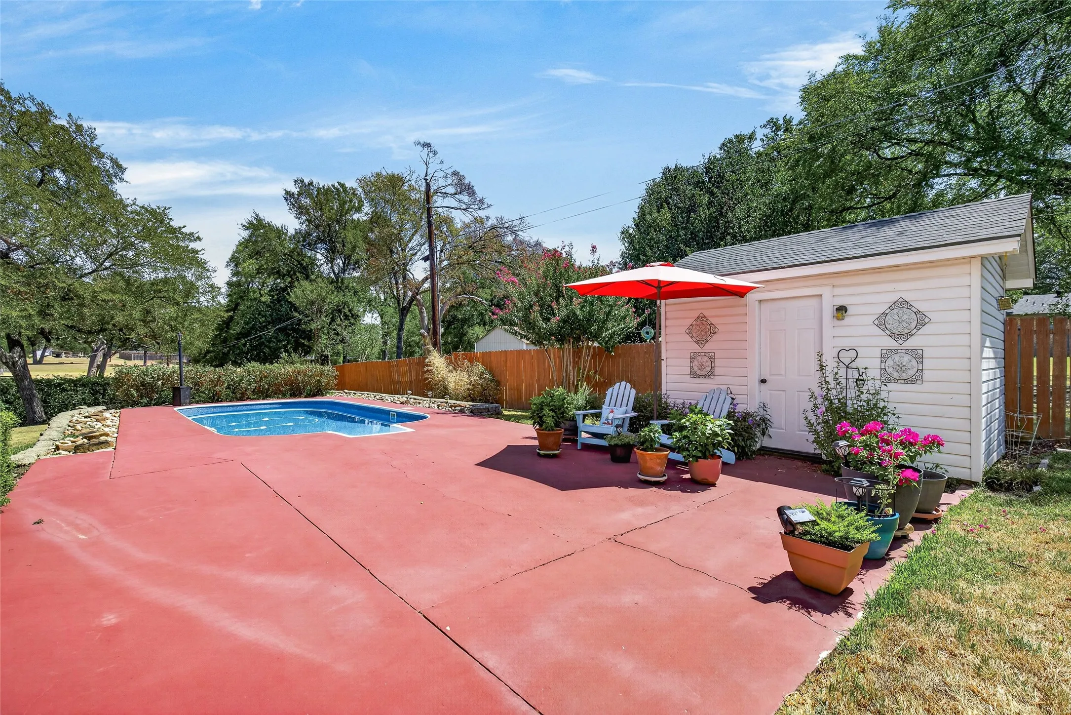Single Family Residence For Sale in Henderson County , 109 Lilac Lane, Gun Barrel City, Texas 75156, 4 Bedroom, 3 Bathroom, 2 Garage spaces, 1,984 Sqft, built in 1966, mls#21386463, Real Estate Agent in Gun Barrel City, Homes For Sale in Henderson county, Homes For Sale in Gun Barrel City, Realtor in Gun Barrel City Texas, Real Estate Brokerage Independent Realty Texas, Luminita Cordes Realtor