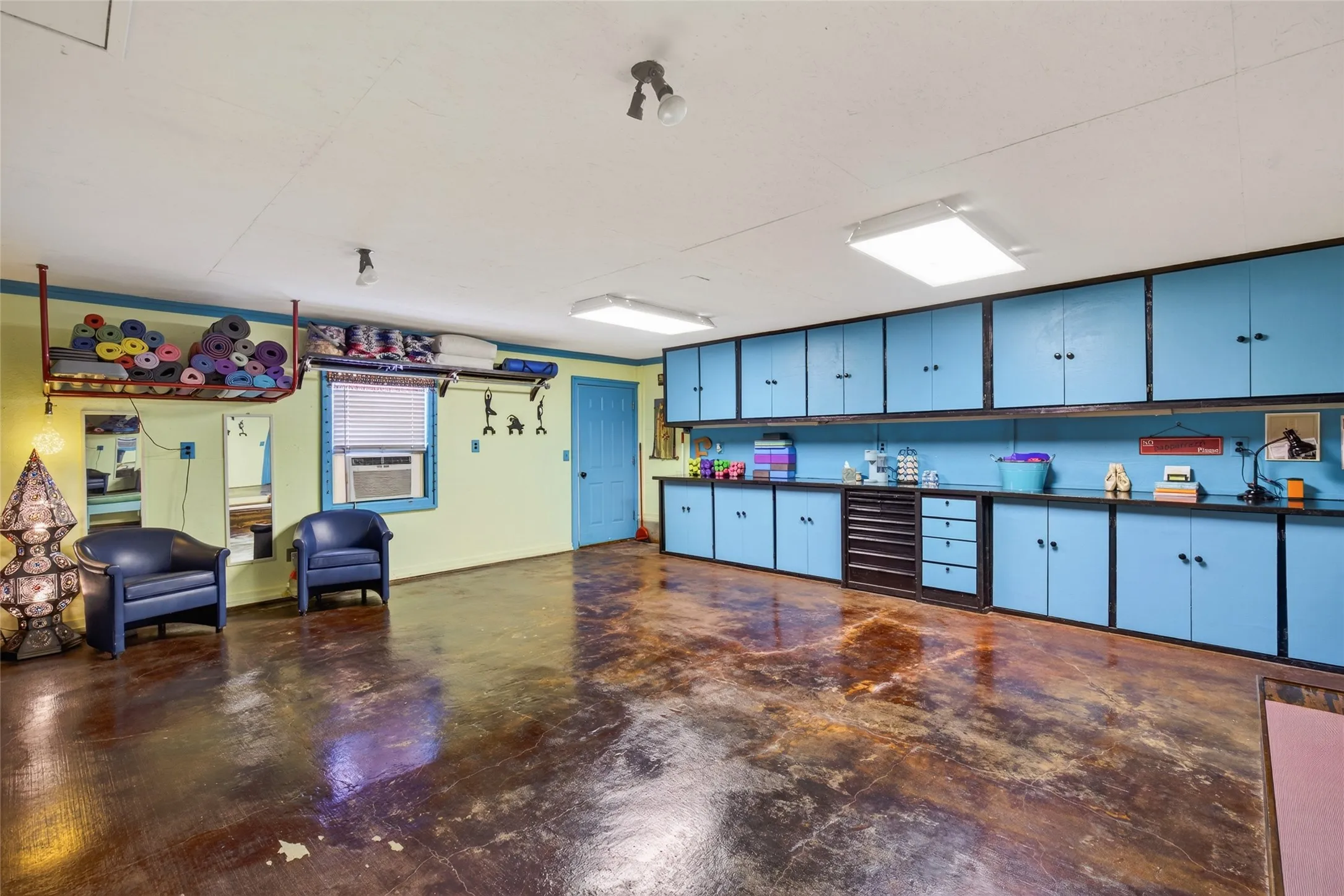 Single Family Residence For Sale in Henderson County , 109 Lilac Lane, Gun Barrel City, Texas 75156, 4 Bedroom, 3 Bathroom, 2 Garage spaces, 1,984 Sqft, built in 1966, mls#21386463, Real Estate Agent in Gun Barrel City, Homes For Sale in Henderson county, Homes For Sale in Gun Barrel City, Realtor in Gun Barrel City Texas, Real Estate Brokerage Independent Realty Texas, Luminita Cordes Realtor