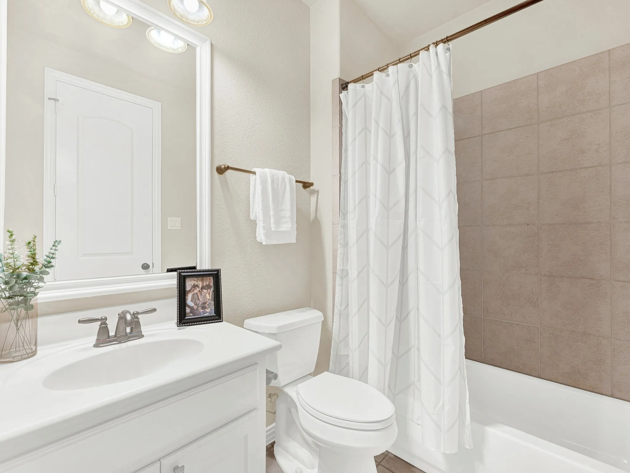 Single Family Residence For Sale in Collin County , 409 Daleport Drive, Murphy, Texas 75094, 5 Bedroom, 5 Bathroom, 3 Garage spaces, 4,162 Sqft, built in 2012, mls#21363504, Real Estate Agent in Murphy, Homes For Sale in Collin county, Homes For Sale in Murphy, Realtor in Murphy Texas, Real Estate Brokerage Independent Realty Texas, Luminita Cordes Realtor