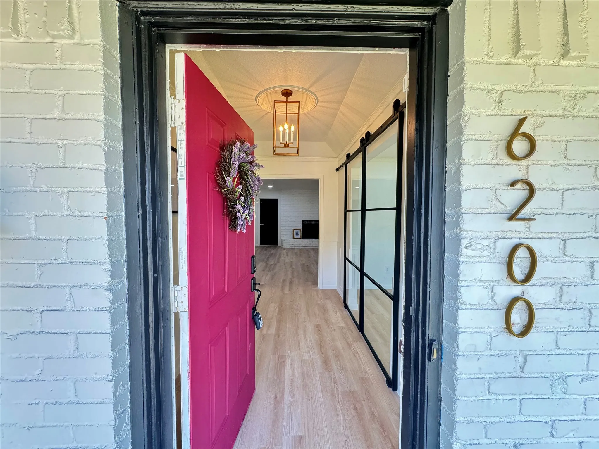 Single Family Residence For Rent in Tarrant County , 6200 Wrigley Way, Fort Worth, Texas 76133, 3 Bedroom, 2 Bathroom, 2 Garage spaces, 2,086 Sqft, built in 1967, mls#21388786, Real Estate Agent in Fort Worth, Homes For Rent in Tarrant county, Homes For Rent in Fort Worth, Realtor in Fort Worth Texas, Real Estate Brokerage Independent Realty Texas, Luminita Cordes Realtor