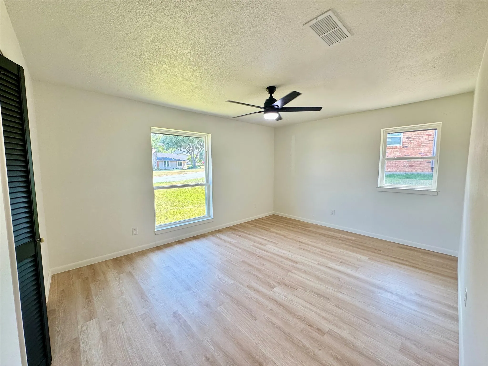 Single Family Residence For Rent in Tarrant County , 6200 Wrigley Way, Fort Worth, Texas 76133, 3 Bedroom, 2 Bathroom, 2 Garage spaces, 2,086 Sqft, built in 1967, mls#21388786, Real Estate Agent in Fort Worth, Homes For Rent in Tarrant county, Homes For Rent in Fort Worth, Realtor in Fort Worth Texas, Real Estate Brokerage Independent Realty Texas, Luminita Cordes Realtor