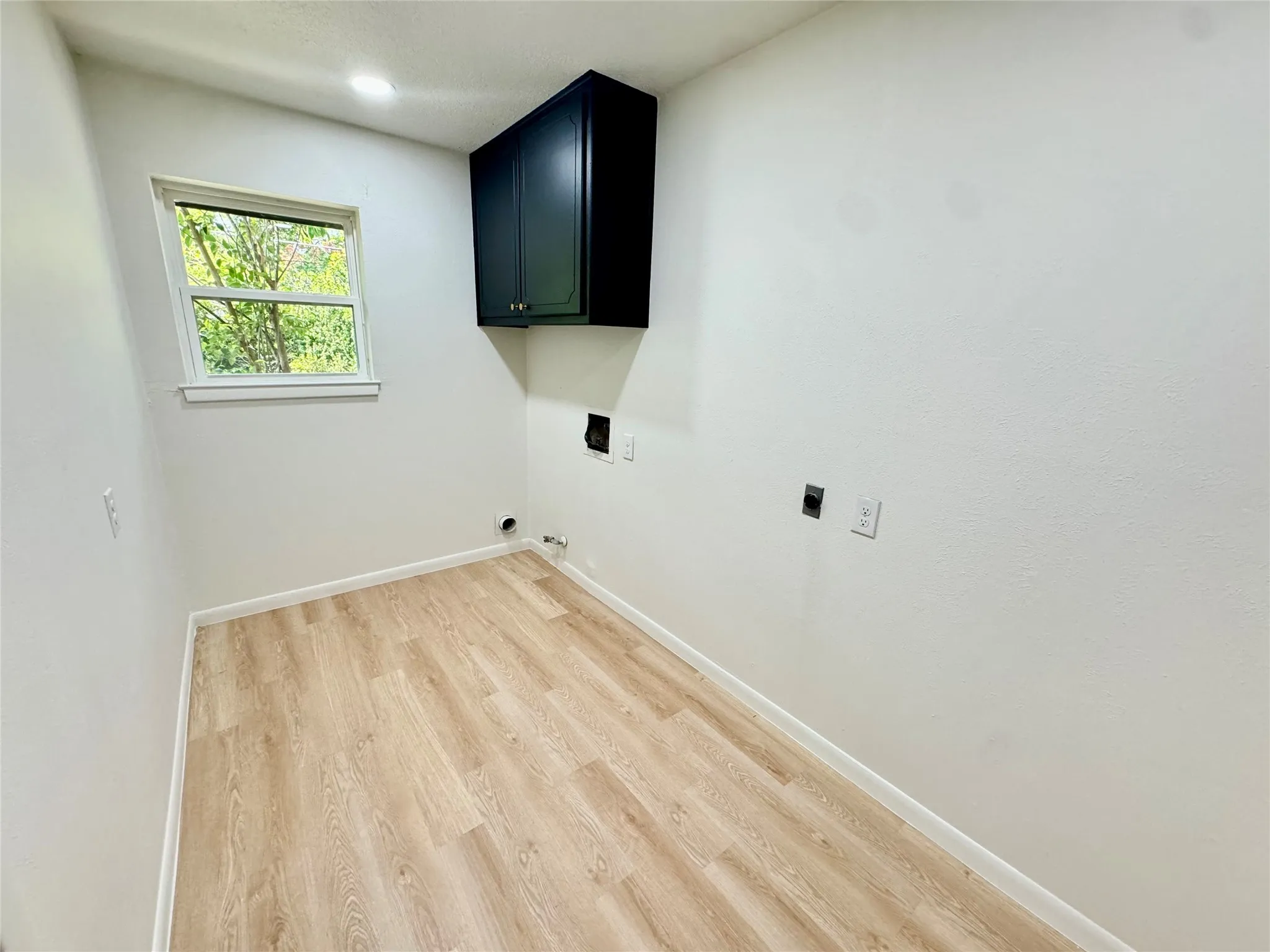 Single Family Residence For Rent in Tarrant County , 6200 Wrigley Way, Fort Worth, Texas 76133, 3 Bedroom, 2 Bathroom, 2 Garage spaces, 2,086 Sqft, built in 1967, mls#21388786, Real Estate Agent in Fort Worth, Homes For Rent in Tarrant county, Homes For Rent in Fort Worth, Realtor in Fort Worth Texas, Real Estate Brokerage Independent Realty Texas, Luminita Cordes Realtor
