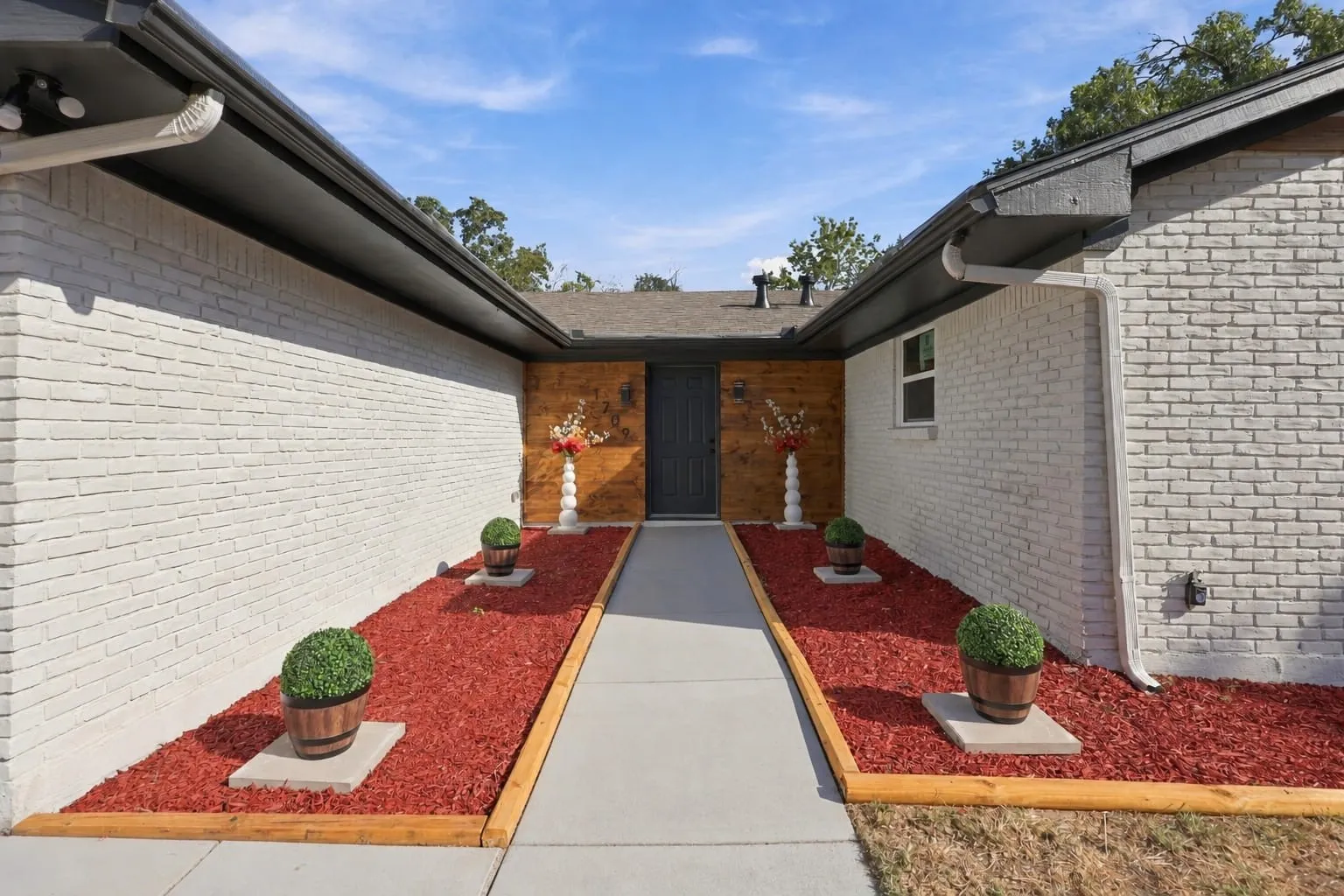 Single Family Residence For Sale in Tarrant County , 1709 Northaven Court, Arlington, Texas 76012, 3 Bedroom, 2 Bathroom, 2 Garage spaces, 1,526 Sqft, built in 1965, mls#21389648, Real Estate Agent in Arlington, Homes For Sale in Tarrant county, Homes For Sale in Arlington, Realtor in Arlington Texas, Real Estate Brokerage Independent Realty Texas, Luminita Cordes Realtor