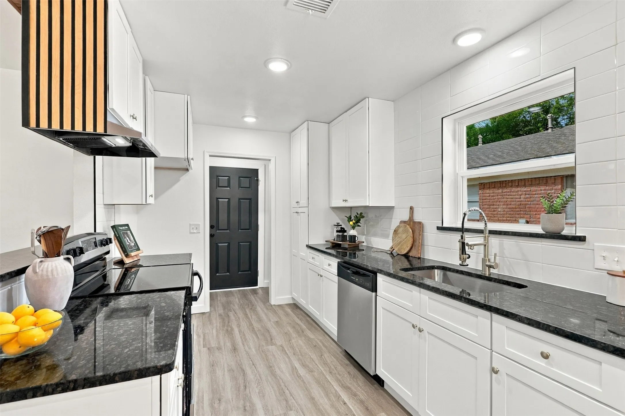 Single Family Residence For Sale in Tarrant County , 1709 Northaven Court, Arlington, Texas 76012, 3 Bedroom, 2 Bathroom, 2 Garage spaces, 1,526 Sqft, built in 1965, mls#21389648, Real Estate Agent in Arlington, Homes For Sale in Tarrant county, Homes For Sale in Arlington, Realtor in Arlington Texas, Real Estate Brokerage Independent Realty Texas, Luminita Cordes Realtor