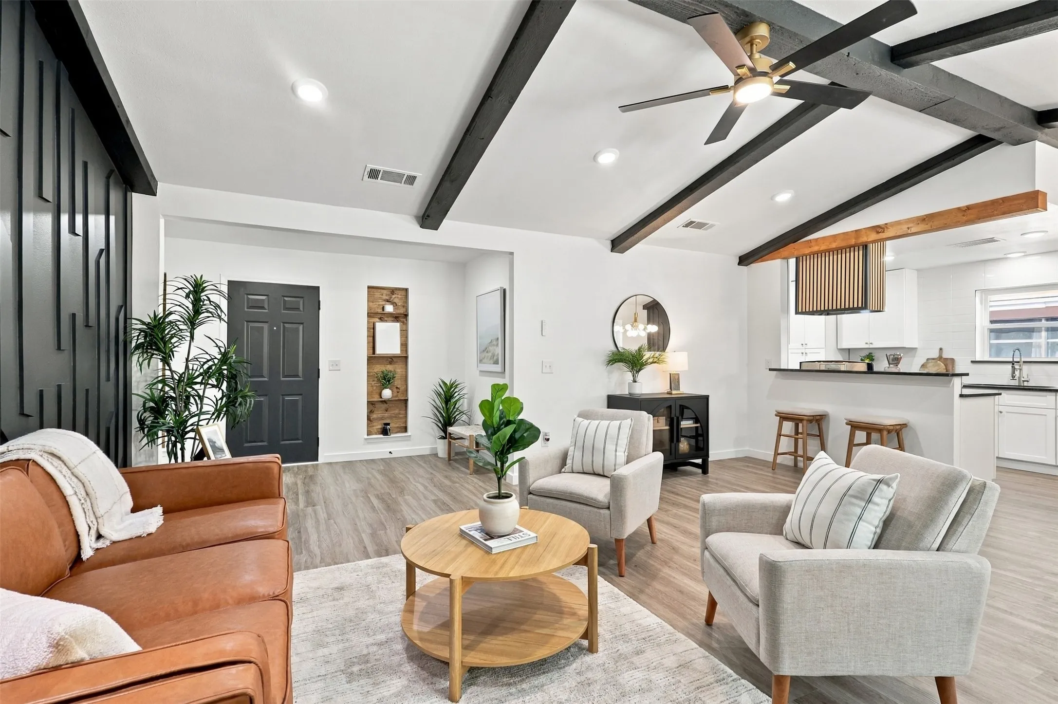 Single Family Residence For Sale in Tarrant County , 1709 Northaven Court, Arlington, Texas 76012, 3 Bedroom, 2 Bathroom, 2 Garage spaces, 1,526 Sqft, built in 1965, mls#21389648, Real Estate Agent in Arlington, Homes For Sale in Tarrant county, Homes For Sale in Arlington, Realtor in Arlington Texas, Real Estate Brokerage Independent Realty Texas, Luminita Cordes Realtor