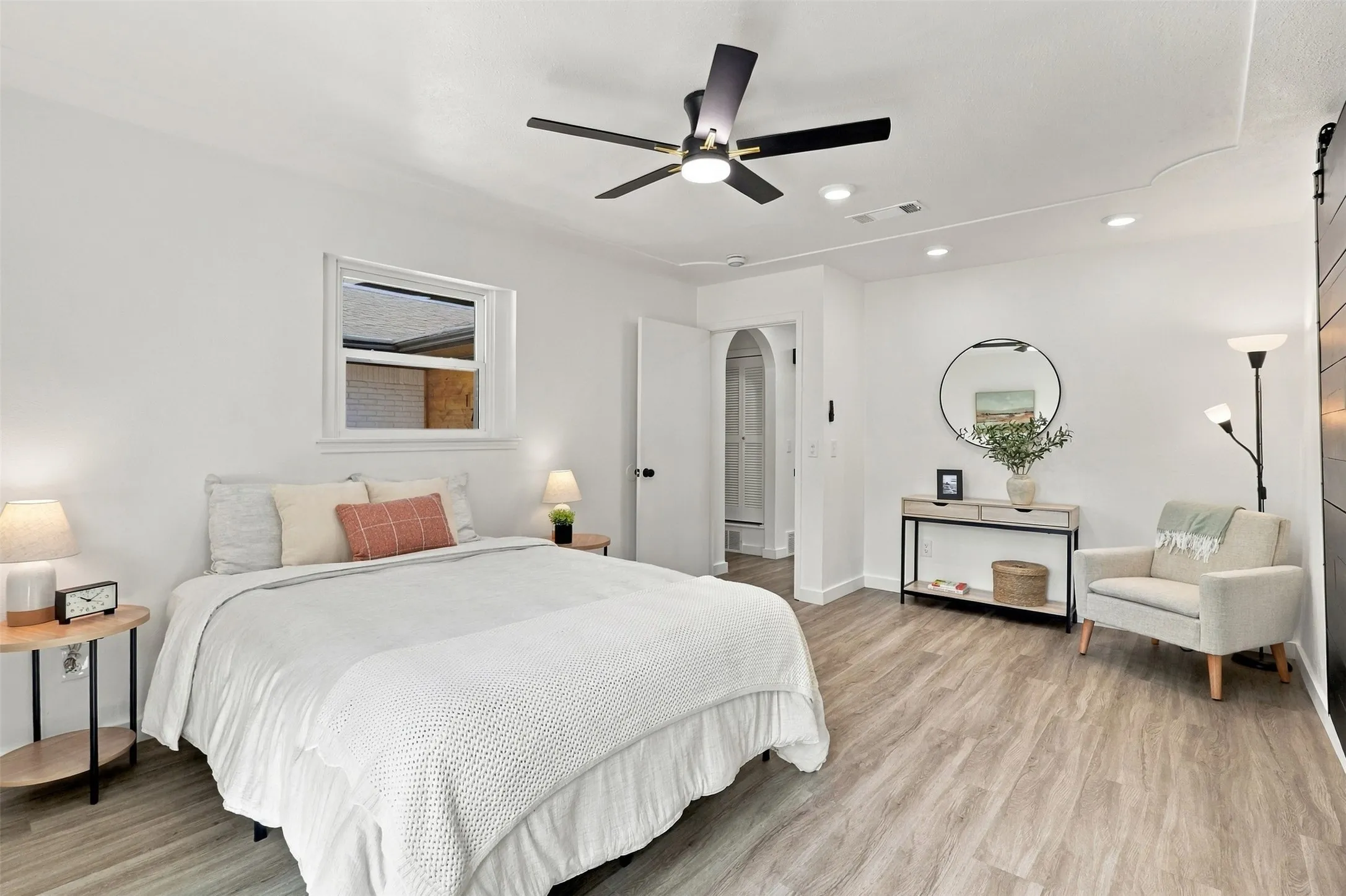Single Family Residence For Sale in Tarrant County , 1709 Northaven Court, Arlington, Texas 76012, 3 Bedroom, 2 Bathroom, 2 Garage spaces, 1,526 Sqft, built in 1965, mls#21389648, Real Estate Agent in Arlington, Homes For Sale in Tarrant county, Homes For Sale in Arlington, Realtor in Arlington Texas, Real Estate Brokerage Independent Realty Texas, Luminita Cordes Realtor