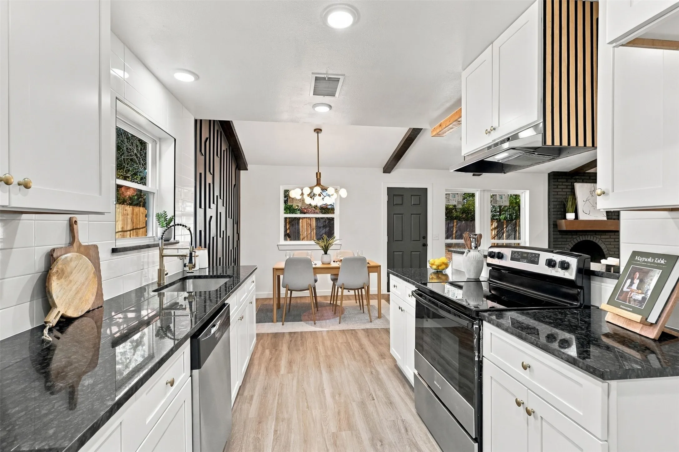 Single Family Residence For Sale in Tarrant County , 1709 Northaven Court, Arlington, Texas 76012, 3 Bedroom, 2 Bathroom, 2 Garage spaces, 1,526 Sqft, built in 1965, mls#21389648, Real Estate Agent in Arlington, Homes For Sale in Tarrant county, Homes For Sale in Arlington, Realtor in Arlington Texas, Real Estate Brokerage Independent Realty Texas, Luminita Cordes Realtor