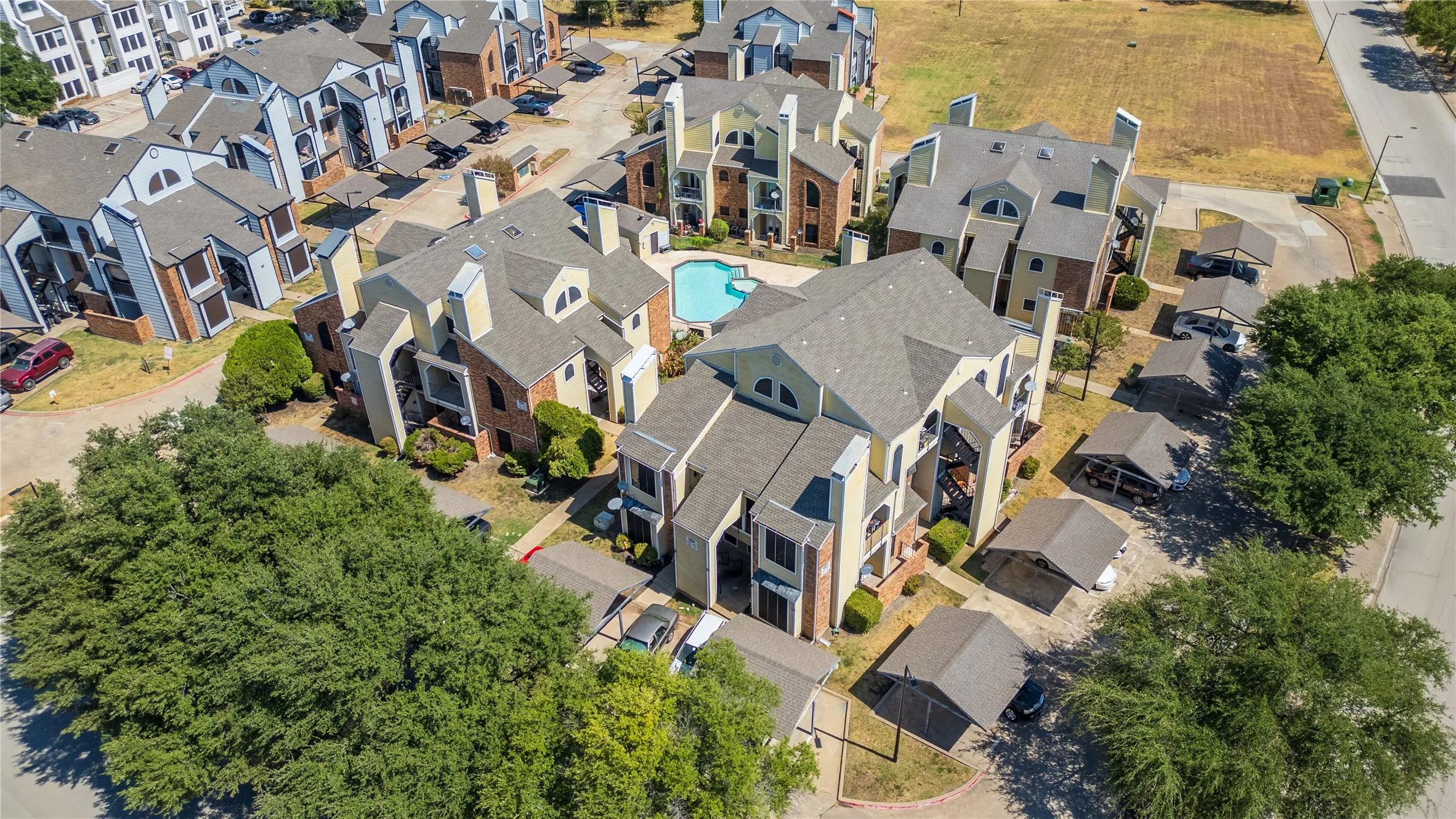 Condominium For Sale in Dallas County , 4430 Point Boulevard 101, Garland, Texas 75043, 2 Bedroom, 1 Bathroom, Garage spaces, 736 Sqft, built in 1983, mls#21381317, Real Estate Agent in Garland, Homes For Sale in Dallas county, Homes For Sale in Garland, Realtor in Garland Texas, Real Estate Brokerage Independent Realty Texas, Luminita Cordes Realtor