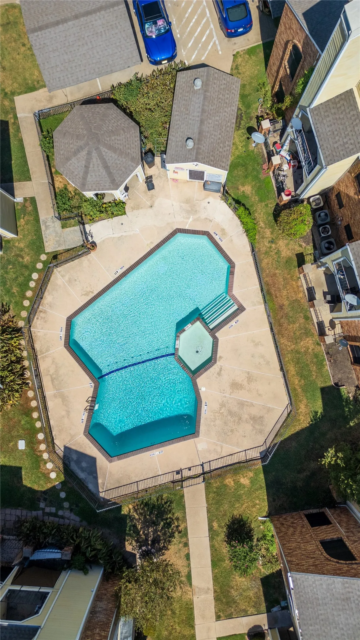 Condominium For Sale in Dallas County , 4430 Point Boulevard 101, Garland, Texas 75043, 2 Bedroom, 1 Bathroom, Garage spaces, 736 Sqft, built in 1983, mls#21381317, Real Estate Agent in Garland, Homes For Sale in Dallas county, Homes For Sale in Garland, Realtor in Garland Texas, Real Estate Brokerage Independent Realty Texas, Luminita Cordes Realtor