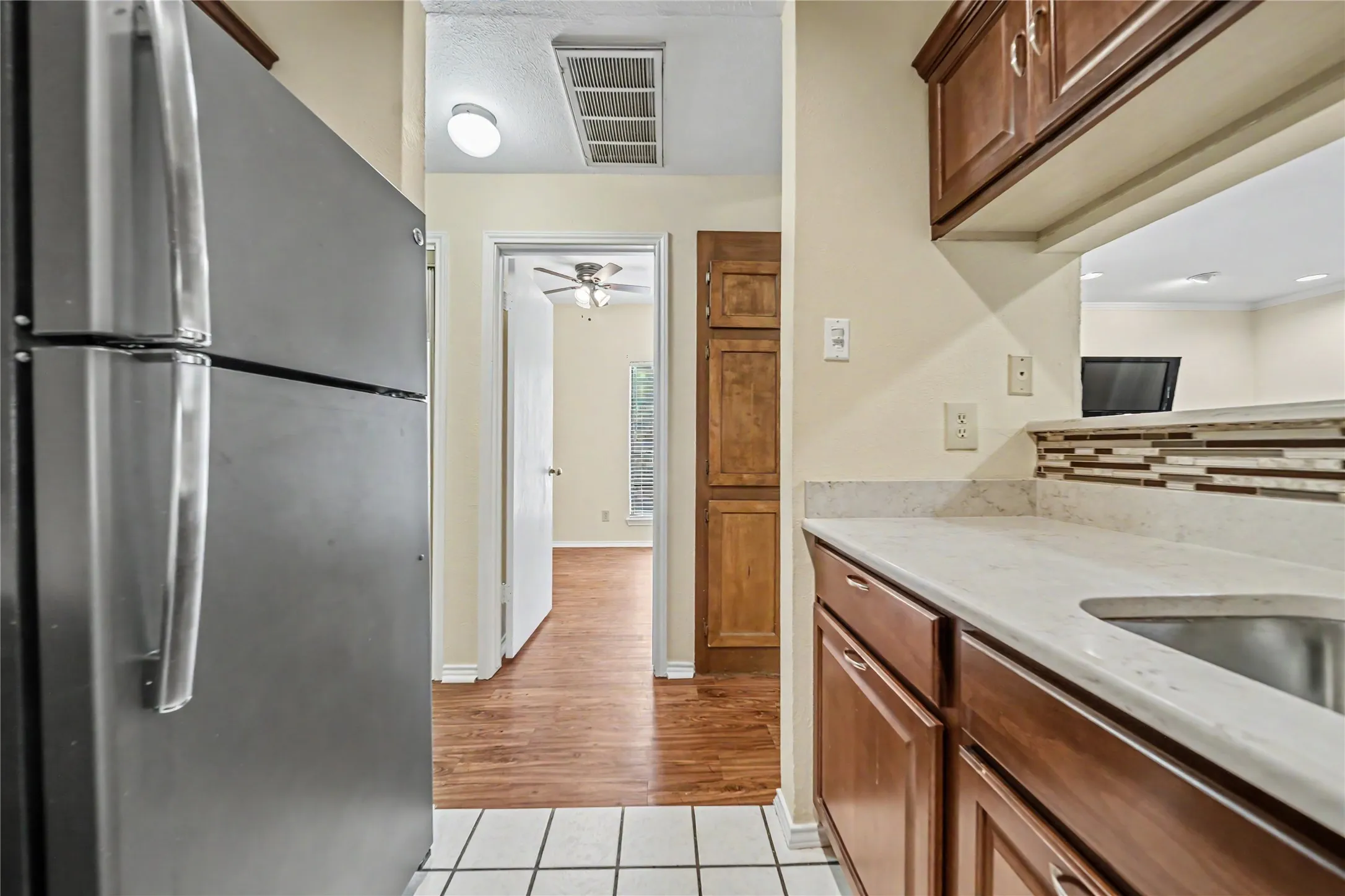 Condominium For Sale in Dallas County , 4430 Point Boulevard 101, Garland, Texas 75043, 2 Bedroom, 1 Bathroom, Garage spaces, 736 Sqft, built in 1983, mls#21381317, Real Estate Agent in Garland, Homes For Sale in Dallas county, Homes For Sale in Garland, Realtor in Garland Texas, Real Estate Brokerage Independent Realty Texas, Luminita Cordes Realtor