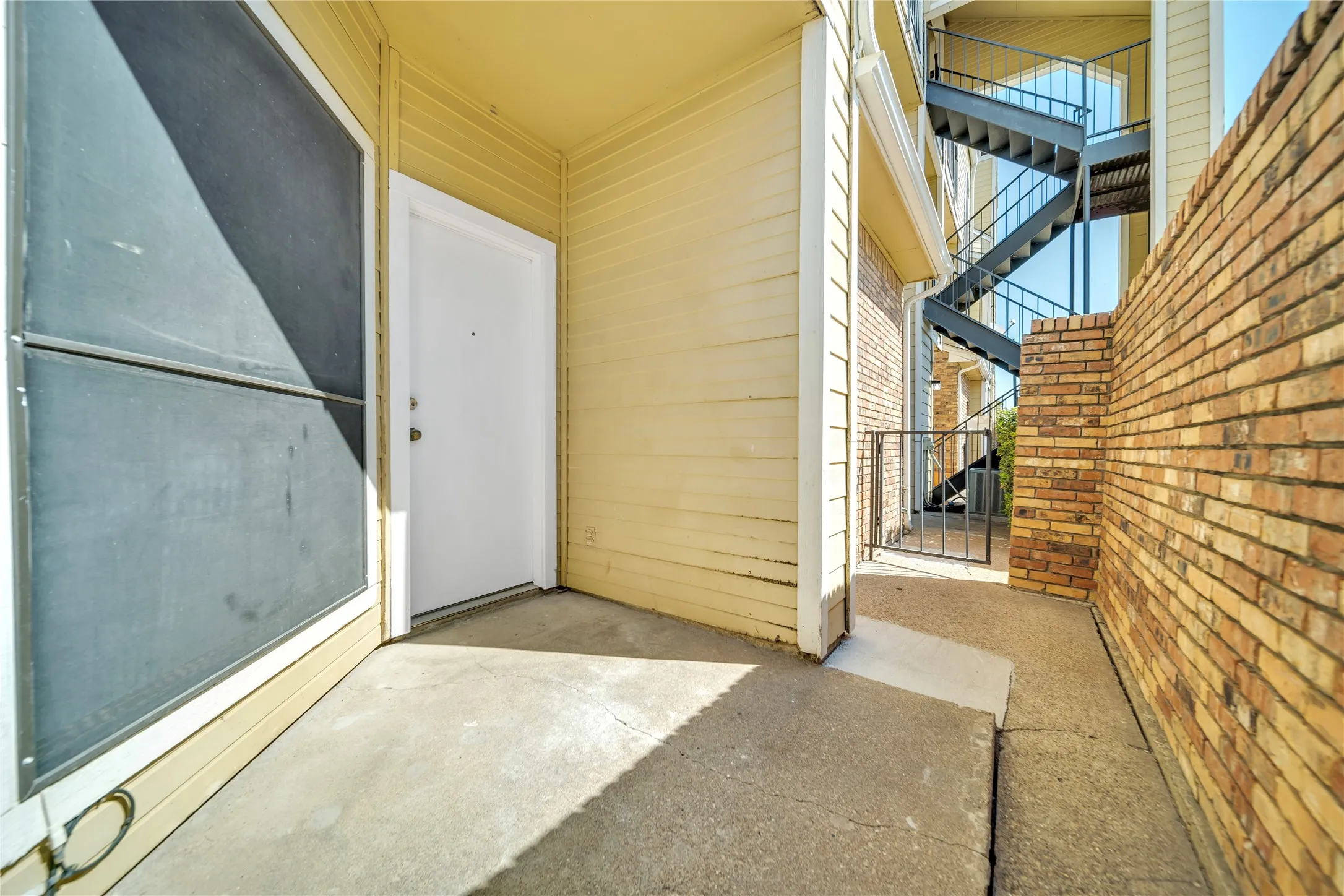 Condominium For Sale in Dallas County , 4430 Point Boulevard 101, Garland, Texas 75043, 2 Bedroom, 1 Bathroom, Garage spaces, 736 Sqft, built in 1983, mls#21381317, Real Estate Agent in Garland, Homes For Sale in Dallas county, Homes For Sale in Garland, Realtor in Garland Texas, Real Estate Brokerage Independent Realty Texas, Luminita Cordes Realtor