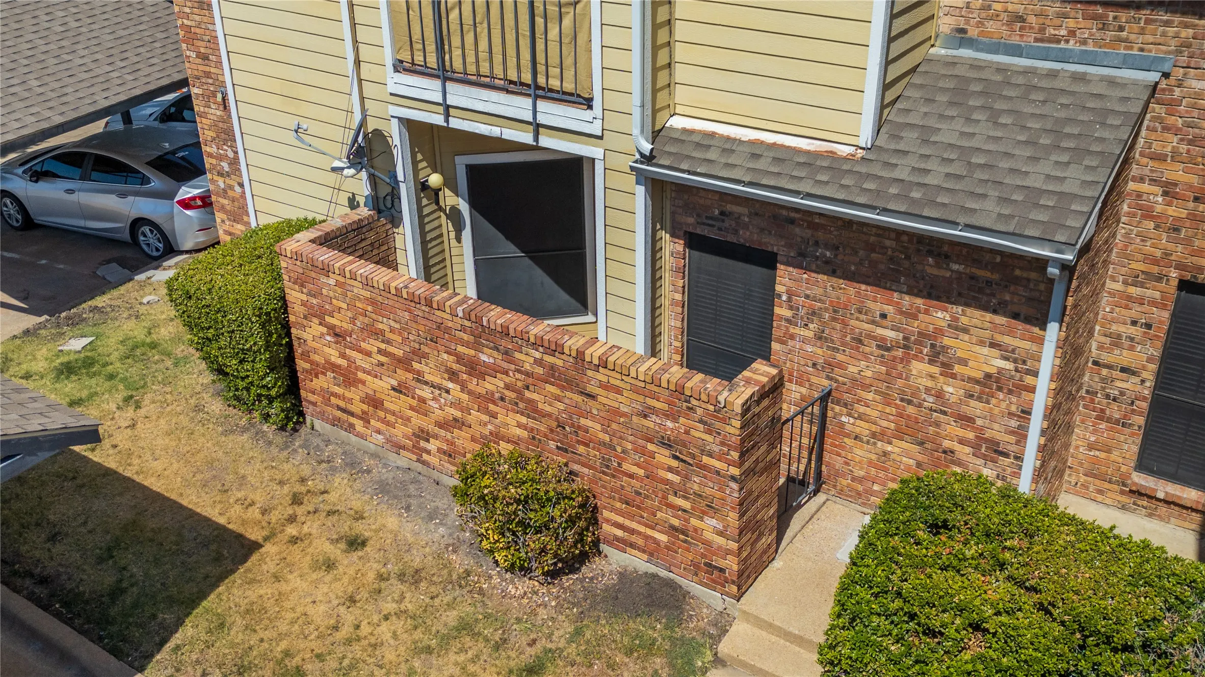 Condominium For Sale in Dallas County , 4430 Point Boulevard 101, Garland, Texas 75043, 2 Bedroom, 1 Bathroom, Garage spaces, 736 Sqft, built in 1983, mls#21381317, Real Estate Agent in Garland, Homes For Sale in Dallas county, Homes For Sale in Garland, Realtor in Garland Texas, Real Estate Brokerage Independent Realty Texas, Luminita Cordes Realtor