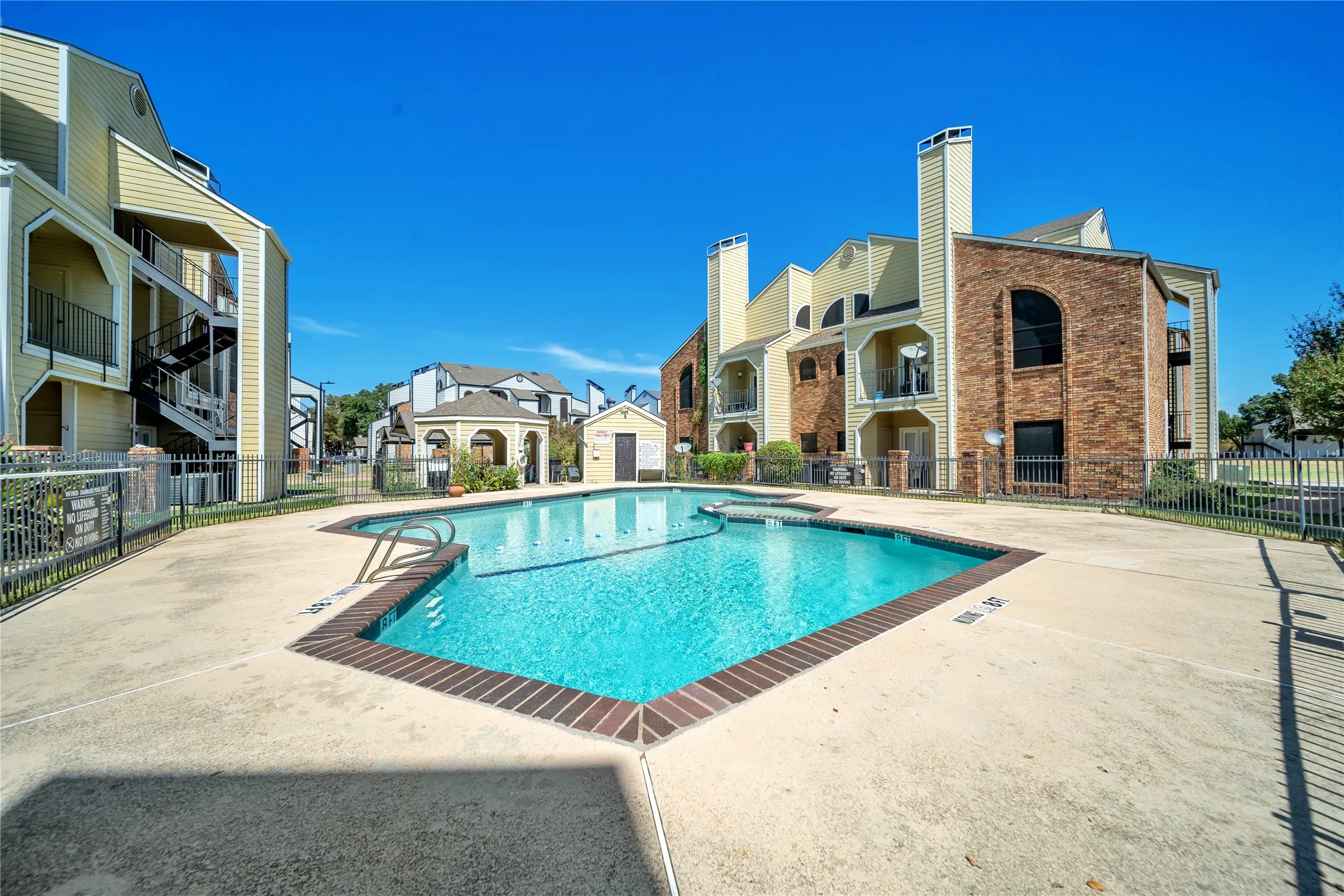Condominium For Sale in Dallas County , 4430 Point Boulevard 101, Garland, Texas 75043, 2 Bedroom, 1 Bathroom, Garage spaces, 736 Sqft, built in 1983, mls#21381317, Real Estate Agent in Garland, Homes For Sale in Dallas county, Homes For Sale in Garland, Realtor in Garland Texas, Real Estate Brokerage Independent Realty Texas, Luminita Cordes Realtor
