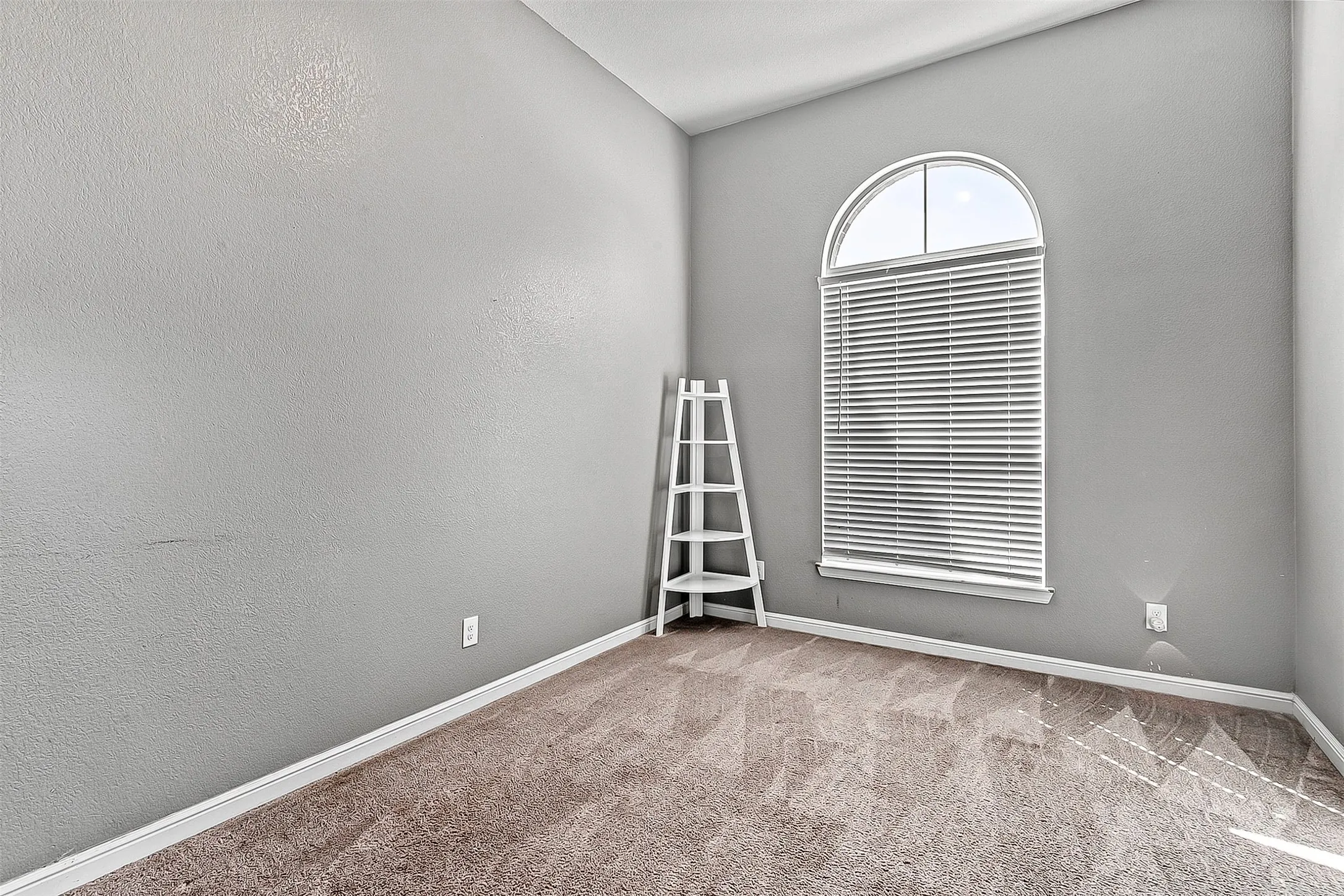 Single Family Residence For Sale in Tarrant County , 825 Key Deer Drive, Fort Worth, Texas 76028, 3 Bedroom, 2 Bathroom, 2 Garage spaces, 1,802 Sqft, built in 2019, mls#21389312, Real Estate Agent in Fort Worth, Homes For Sale in Tarrant county, Homes For Sale in Fort Worth, Realtor in Fort Worth Texas, Real Estate Brokerage Independent Realty Texas, Luminita Cordes Realtor