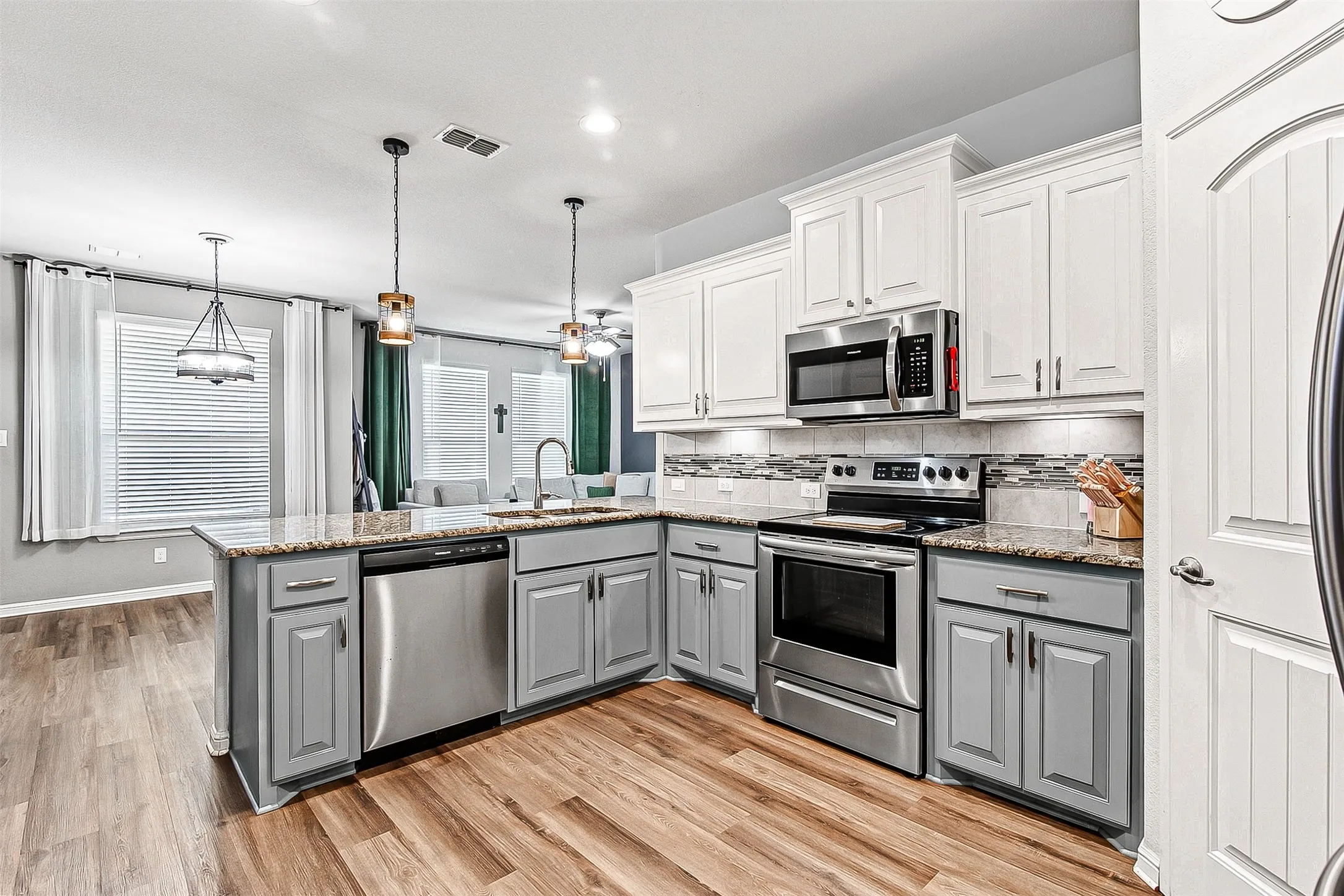 Single Family Residence For Sale in Tarrant County , 825 Key Deer Drive, Fort Worth, Texas 76028, 3 Bedroom, 2 Bathroom, 2 Garage spaces, 1,802 Sqft, built in 2019, mls#21389312, Real Estate Agent in Fort Worth, Homes For Sale in Tarrant county, Homes For Sale in Fort Worth, Realtor in Fort Worth Texas, Real Estate Brokerage Independent Realty Texas, Luminita Cordes Realtor