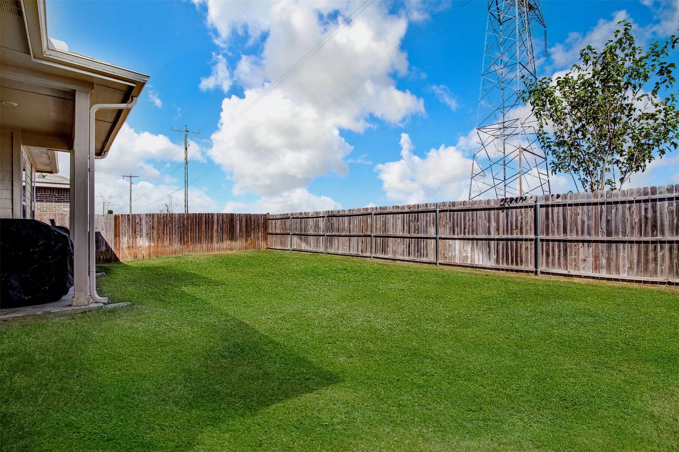 Single Family Residence For Sale in Tarrant County , 825 Key Deer Drive, Fort Worth, Texas 76028, 3 Bedroom, 2 Bathroom, 2 Garage spaces, 1,802 Sqft, built in 2019, mls#21389312, Real Estate Agent in Fort Worth, Homes For Sale in Tarrant county, Homes For Sale in Fort Worth, Realtor in Fort Worth Texas, Real Estate Brokerage Independent Realty Texas, Luminita Cordes Realtor