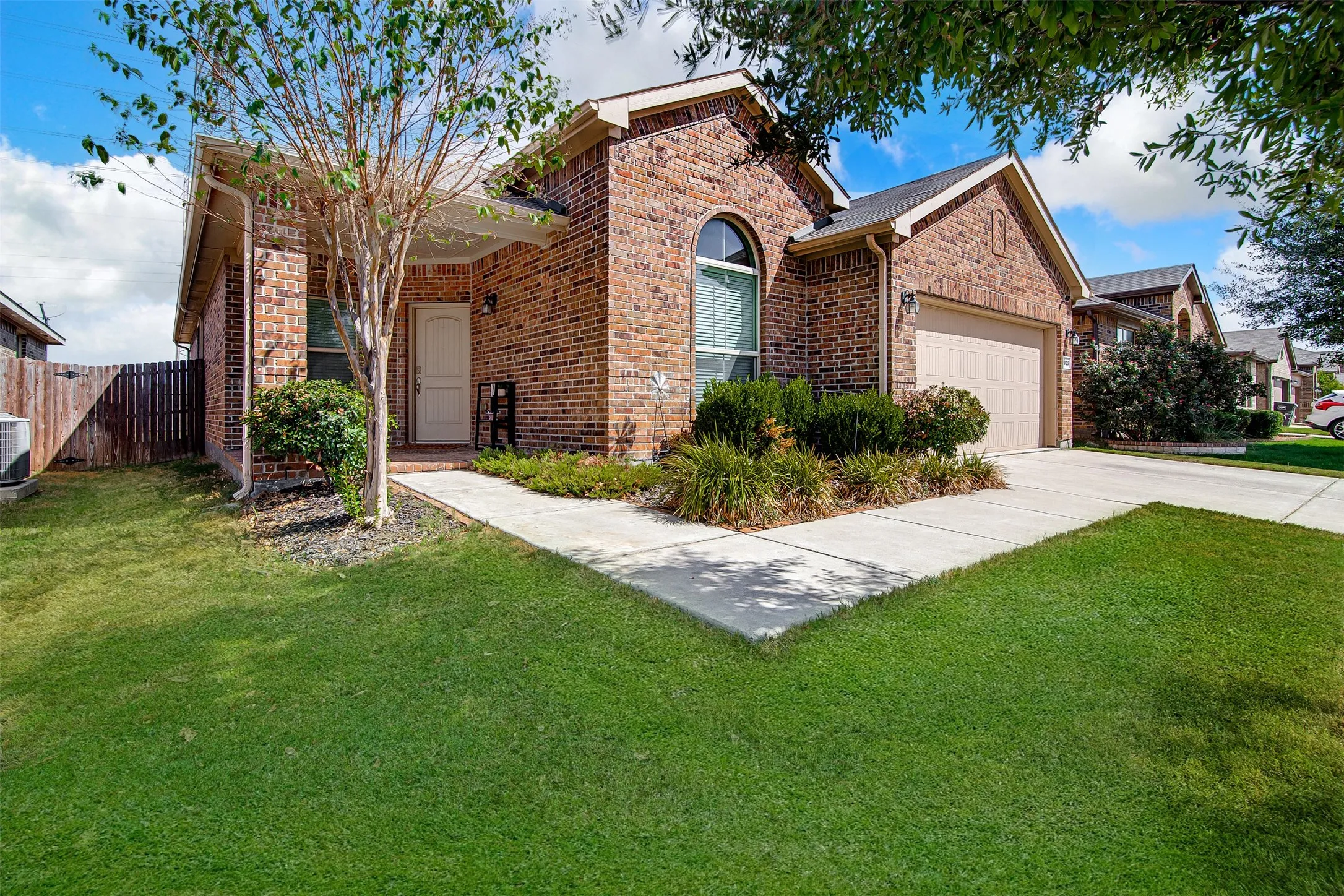 Single Family Residence For Sale in Tarrant County , 825 Key Deer Drive, Fort Worth, Texas 76028, 3 Bedroom, 2 Bathroom, 2 Garage spaces, 1,802 Sqft, built in 2019, mls#21389312, Real Estate Agent in Fort Worth, Homes For Sale in Tarrant county, Homes For Sale in Fort Worth, Realtor in Fort Worth Texas, Real Estate Brokerage Independent Realty Texas, Luminita Cordes Realtor