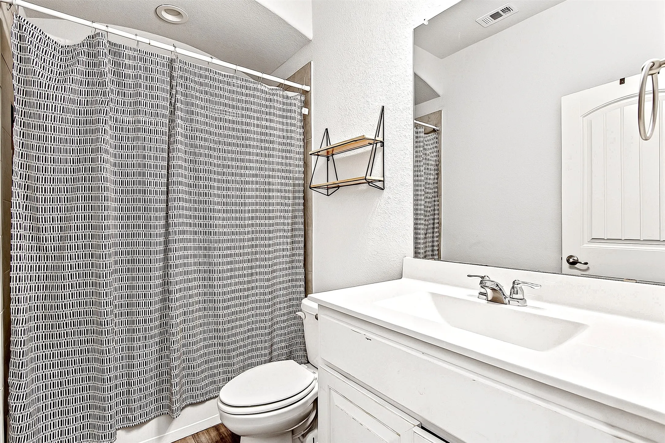 Single Family Residence For Sale in Tarrant County , 825 Key Deer Drive, Fort Worth, Texas 76028, 3 Bedroom, 2 Bathroom, 2 Garage spaces, 1,802 Sqft, built in 2019, mls#21389312, Real Estate Agent in Fort Worth, Homes For Sale in Tarrant county, Homes For Sale in Fort Worth, Realtor in Fort Worth Texas, Real Estate Brokerage Independent Realty Texas, Luminita Cordes Realtor