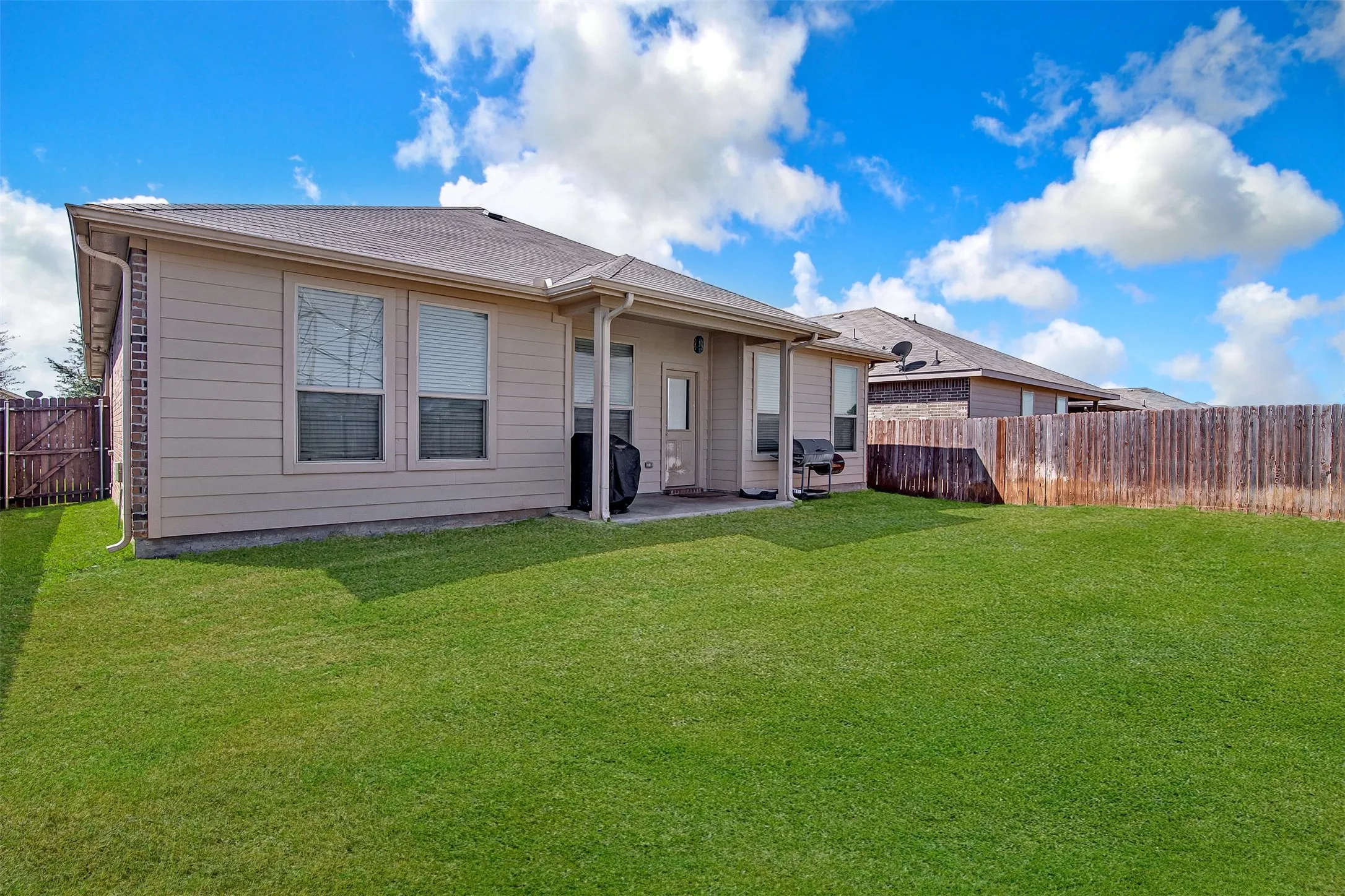 Single Family Residence For Sale in Tarrant County , 825 Key Deer Drive, Fort Worth, Texas 76028, 3 Bedroom, 2 Bathroom, 2 Garage spaces, 1,802 Sqft, built in 2019, mls#21389312, Real Estate Agent in Fort Worth, Homes For Sale in Tarrant county, Homes For Sale in Fort Worth, Realtor in Fort Worth Texas, Real Estate Brokerage Independent Realty Texas, Luminita Cordes Realtor