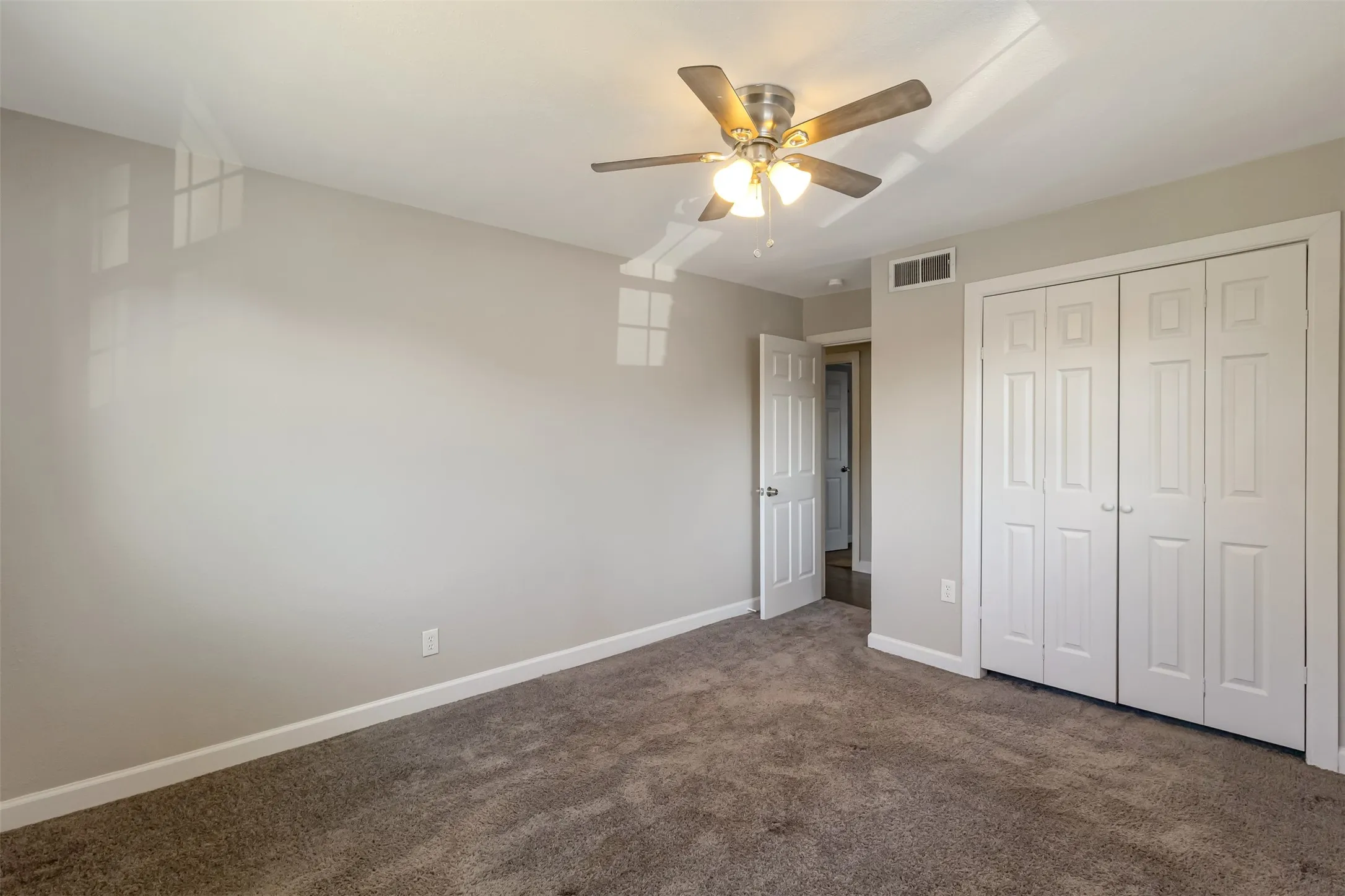 Single Family Residence For Sale in Tarrant County , 8001 Clark Street, North Richland Hills, Texas 76180, 3 Bedroom, 2 Bathroom, 2 Garage spaces, 1,808 Sqft, built in 1959, mls#21385758, Real Estate Agent in North Richland Hills, Homes For Sale in Tarrant county, Homes For Sale in North Richland Hills, Realtor in North Richland Hills Texas, Real Estate Brokerage Independent Realty Texas, Luminita Cordes Realtor