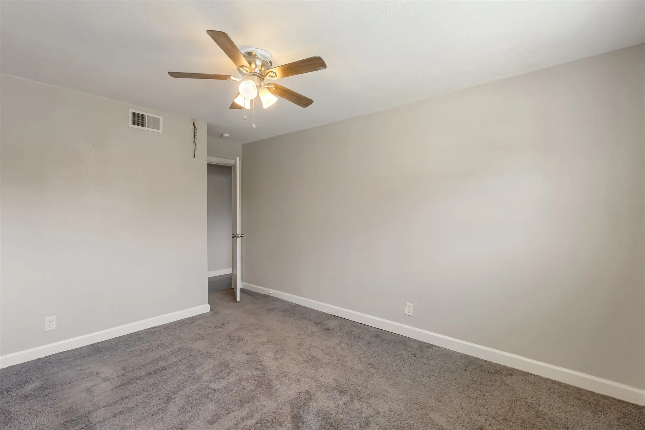 Single Family Residence For Sale in Tarrant County , 8001 Clark Street, North Richland Hills, Texas 76180, 3 Bedroom, 2 Bathroom, 2 Garage spaces, 1,808 Sqft, built in 1959, mls#21385758, Real Estate Agent in North Richland Hills, Homes For Sale in Tarrant county, Homes For Sale in North Richland Hills, Realtor in North Richland Hills Texas, Real Estate Brokerage Independent Realty Texas, Luminita Cordes Realtor