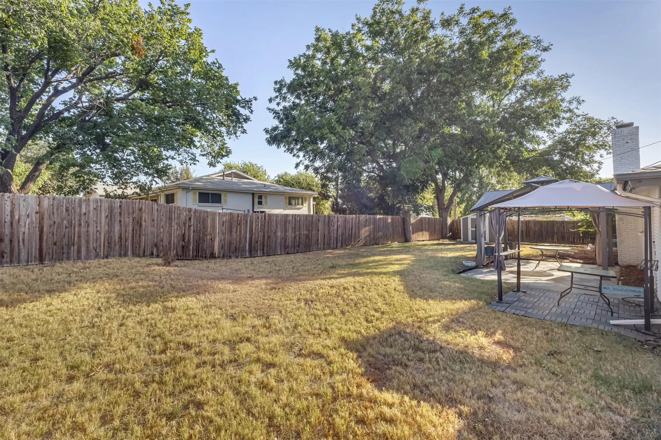 Single Family Residence For Sale in Tarrant County , 8001 Clark Street, North Richland Hills, Texas 76180, 3 Bedroom, 2 Bathroom, 2 Garage spaces, 1,808 Sqft, built in 1959, mls#21385758, Real Estate Agent in North Richland Hills, Homes For Sale in Tarrant county, Homes For Sale in North Richland Hills, Realtor in North Richland Hills Texas, Real Estate Brokerage Independent Realty Texas, Luminita Cordes Realtor