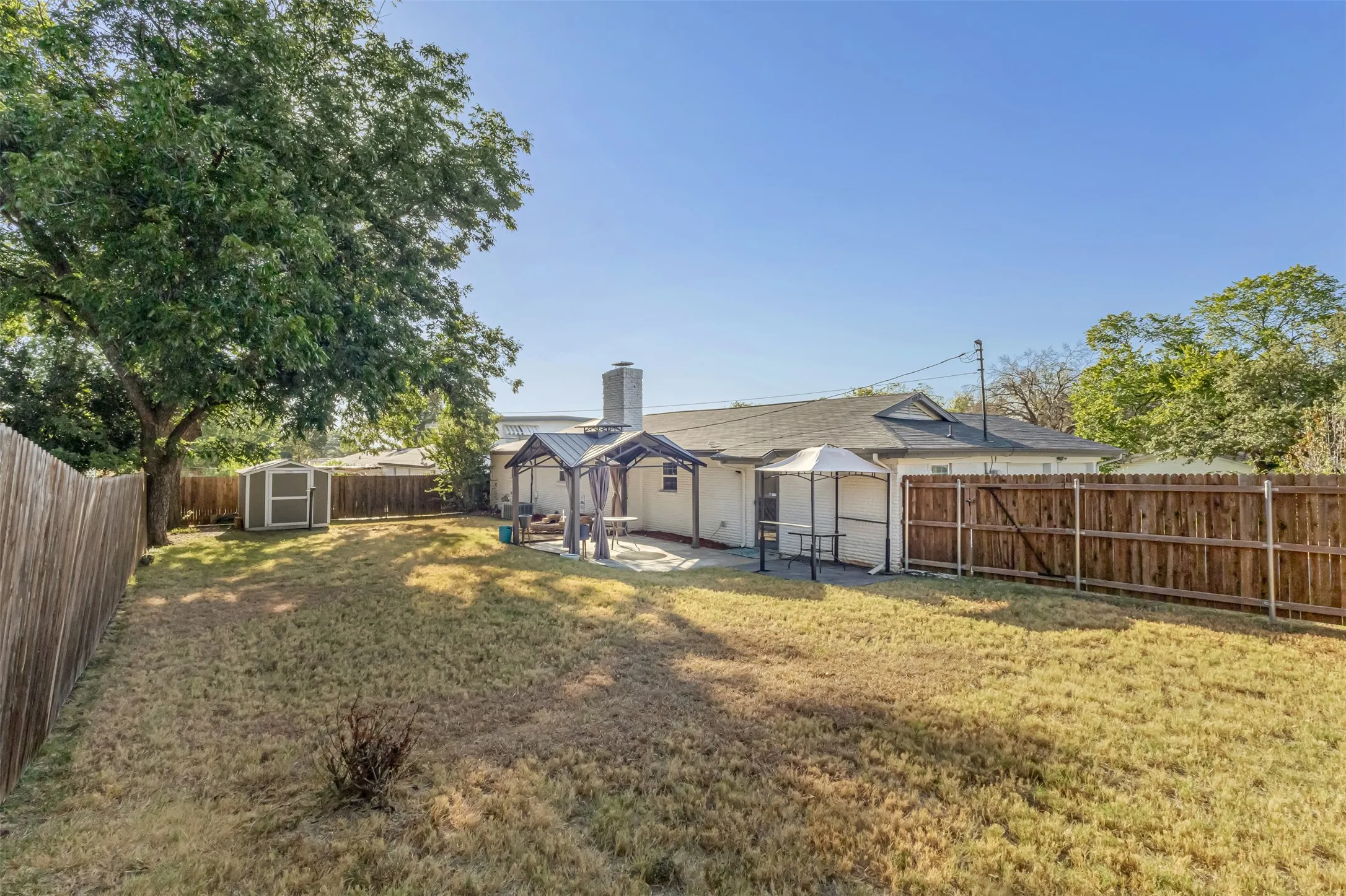 Single Family Residence For Sale in Tarrant County , 8001 Clark Street, North Richland Hills, Texas 76180, 3 Bedroom, 2 Bathroom, 2 Garage spaces, 1,808 Sqft, built in 1959, mls#21385758, Real Estate Agent in North Richland Hills, Homes For Sale in Tarrant county, Homes For Sale in North Richland Hills, Realtor in North Richland Hills Texas, Real Estate Brokerage Independent Realty Texas, Luminita Cordes Realtor