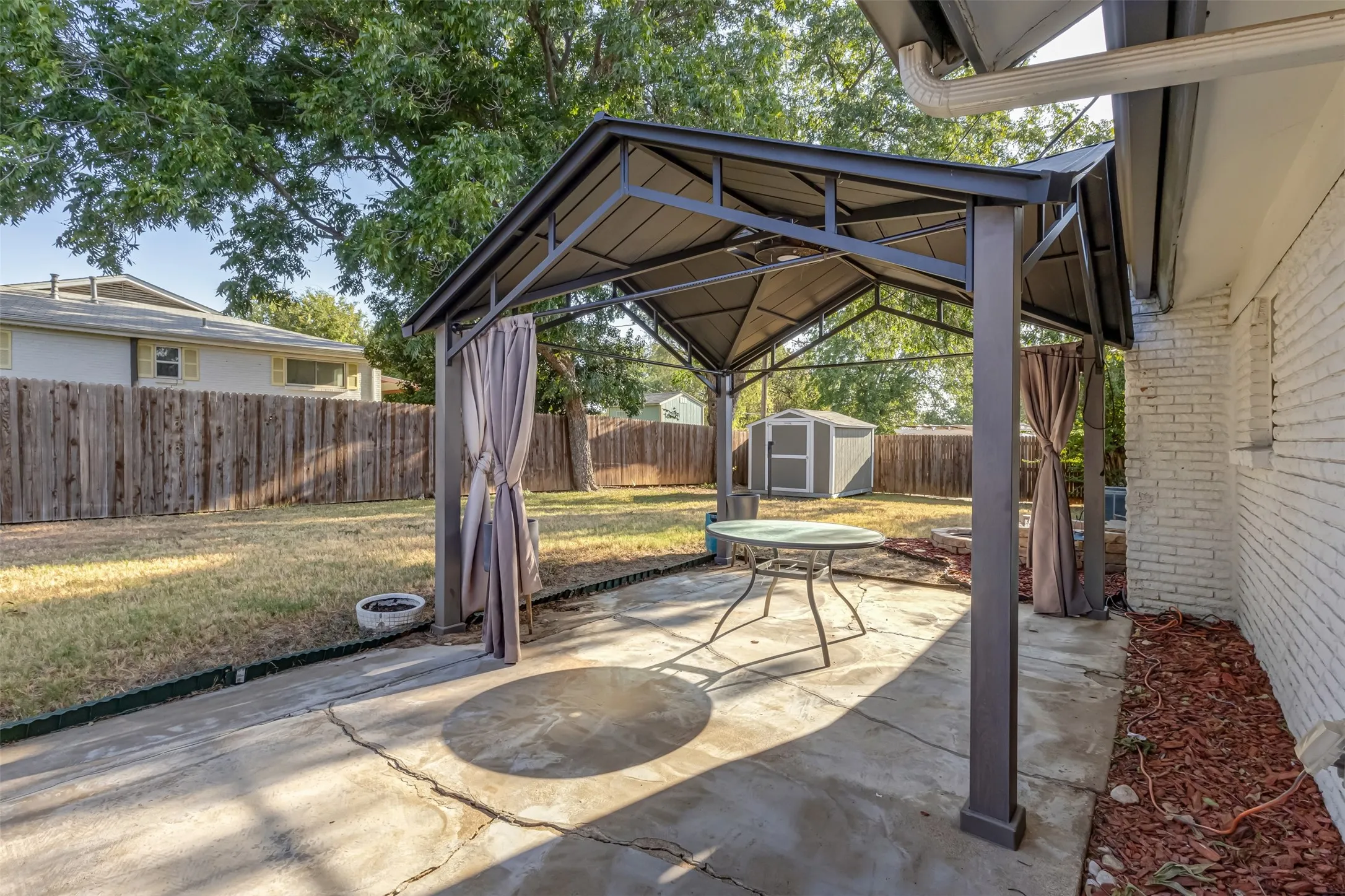 Single Family Residence For Sale in Tarrant County , 8001 Clark Street, North Richland Hills, Texas 76180, 3 Bedroom, 2 Bathroom, 2 Garage spaces, 1,808 Sqft, built in 1959, mls#21385758, Real Estate Agent in North Richland Hills, Homes For Sale in Tarrant county, Homes For Sale in North Richland Hills, Realtor in North Richland Hills Texas, Real Estate Brokerage Independent Realty Texas, Luminita Cordes Realtor