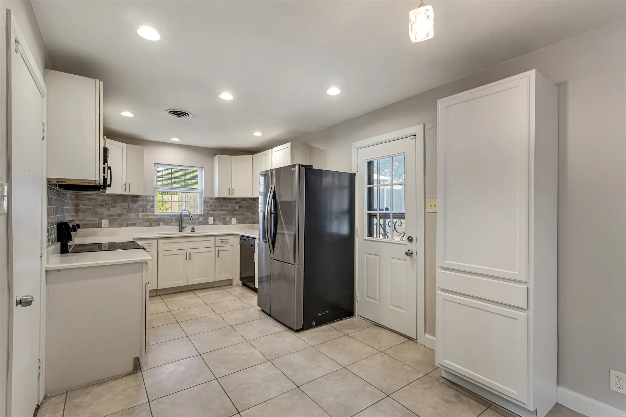 Single Family Residence For Sale in Tarrant County , 8001 Clark Street, North Richland Hills, Texas 76180, 3 Bedroom, 2 Bathroom, 2 Garage spaces, 1,808 Sqft, built in 1959, mls#21385758, Real Estate Agent in North Richland Hills, Homes For Sale in Tarrant county, Homes For Sale in North Richland Hills, Realtor in North Richland Hills Texas, Real Estate Brokerage Independent Realty Texas, Luminita Cordes Realtor